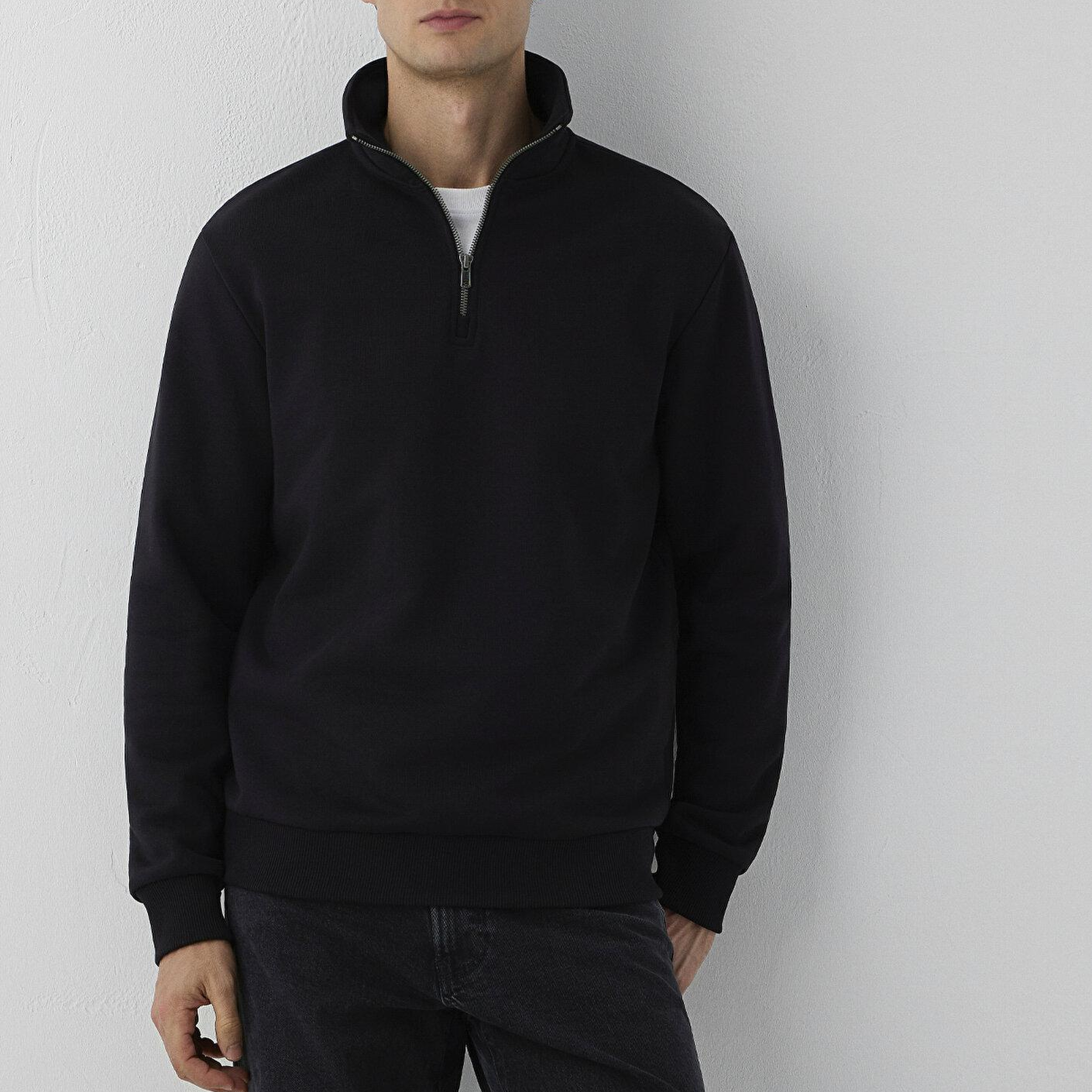 Mavi Yarı Fermuarlı Siyah Sweatshirt 0S20027-900