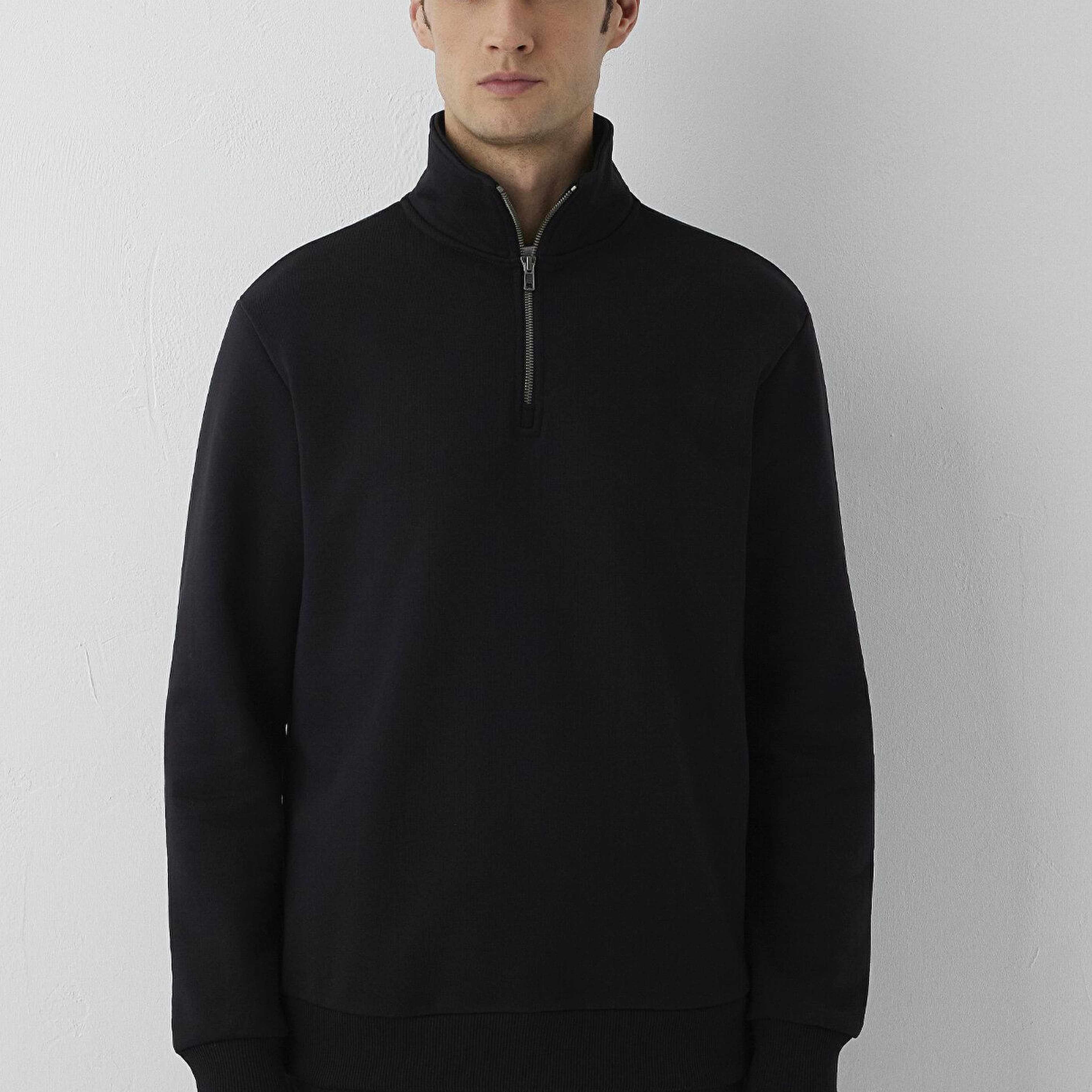 Mavi Yarı Fermuarlı Siyah Sweatshirt 0S20027-900