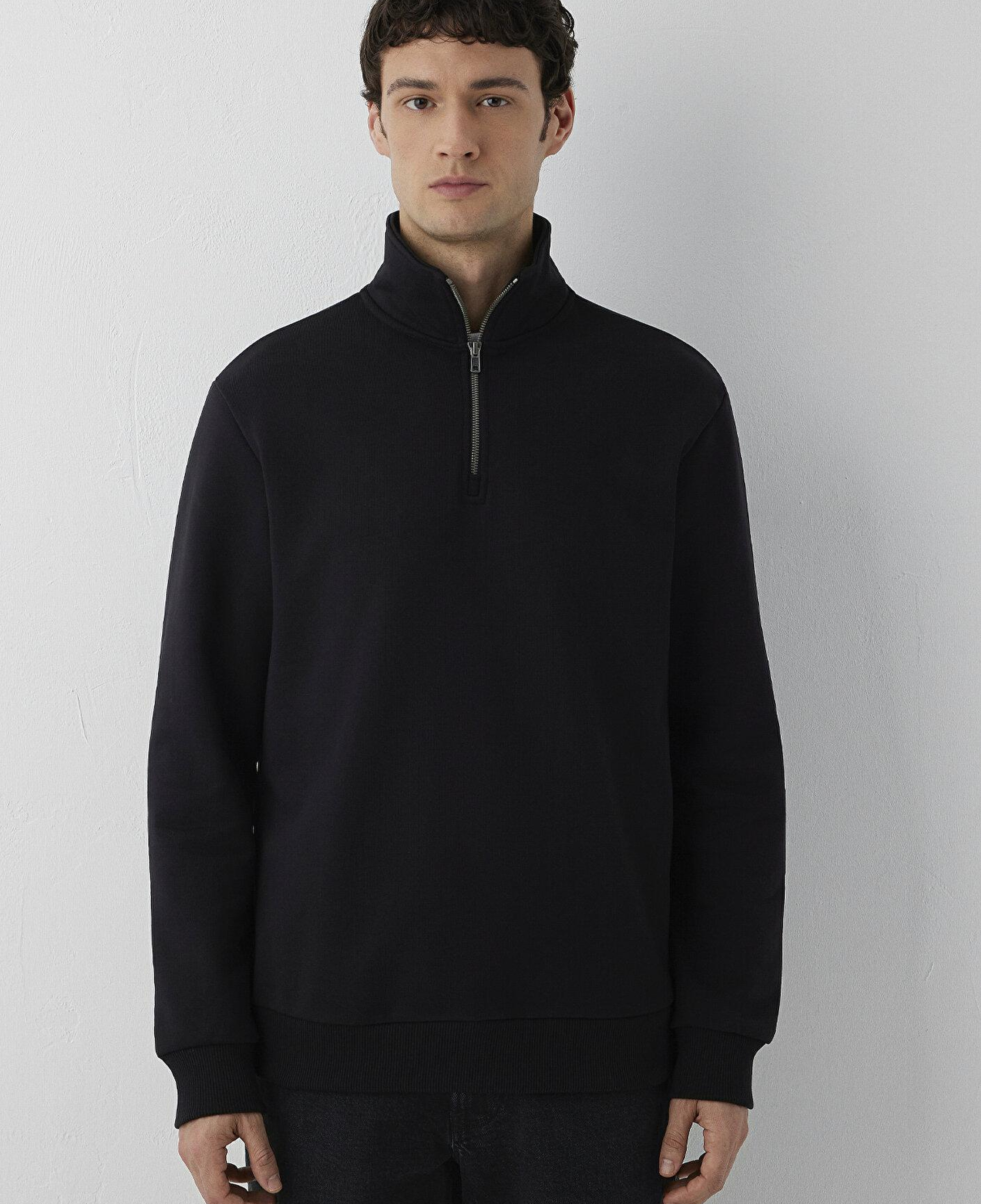 Mavi Yarı Fermuarlı Siyah Sweatshirt 0S20027-900