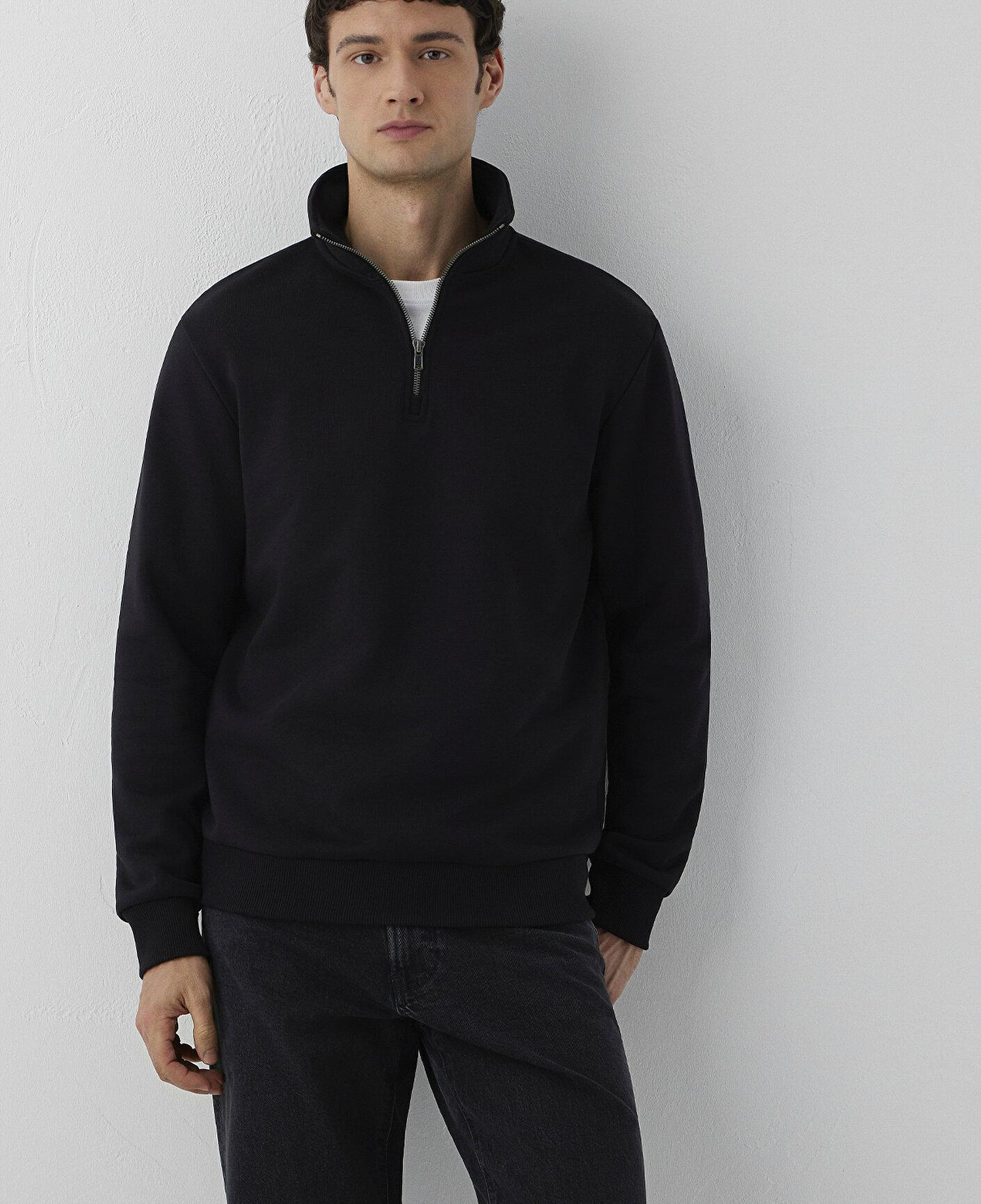 Mavi Yarı Fermuarlı Siyah Sweatshirt 0S20027-900