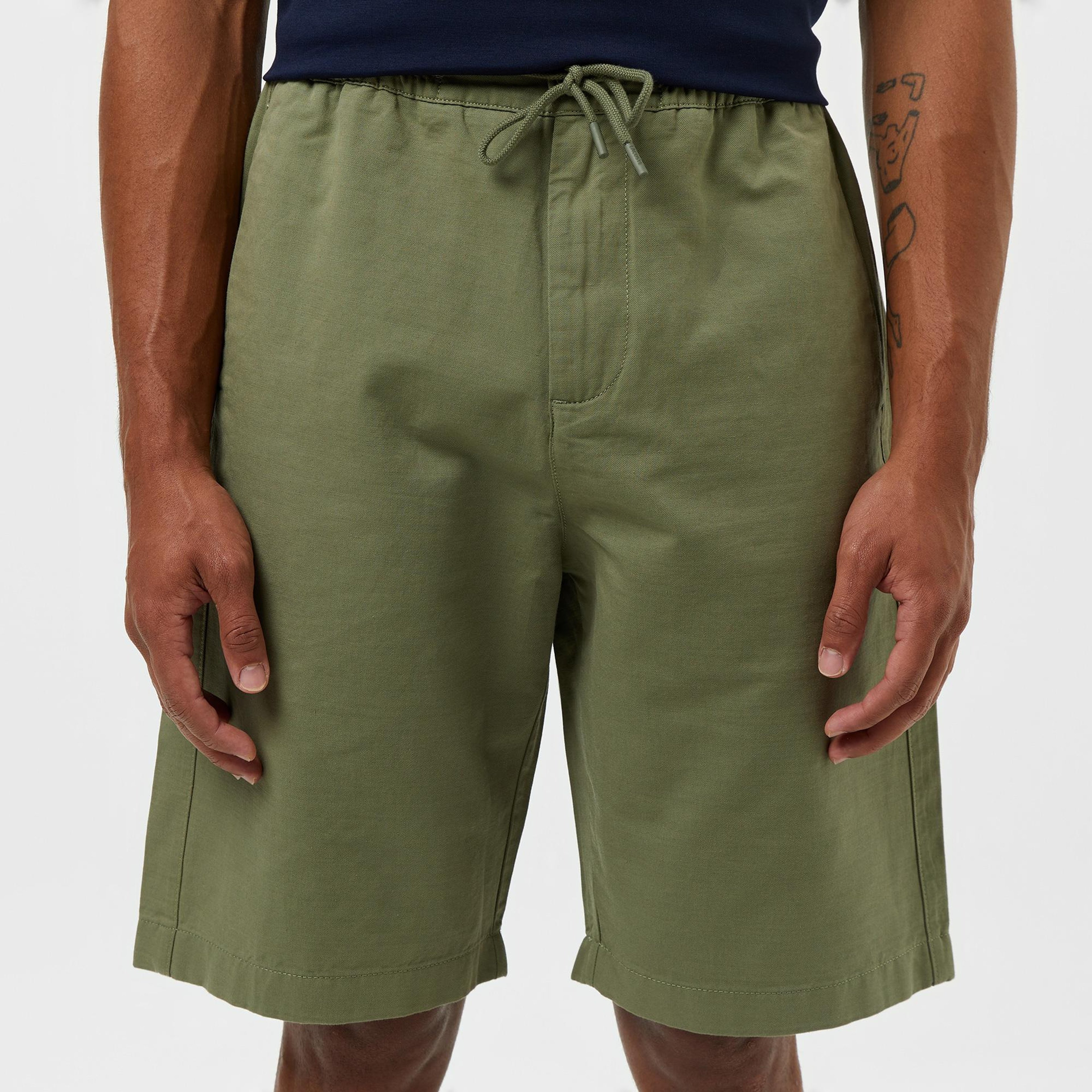 Erkek Relaxed Fit Haki Keten Karışımlı Bermuda Şort