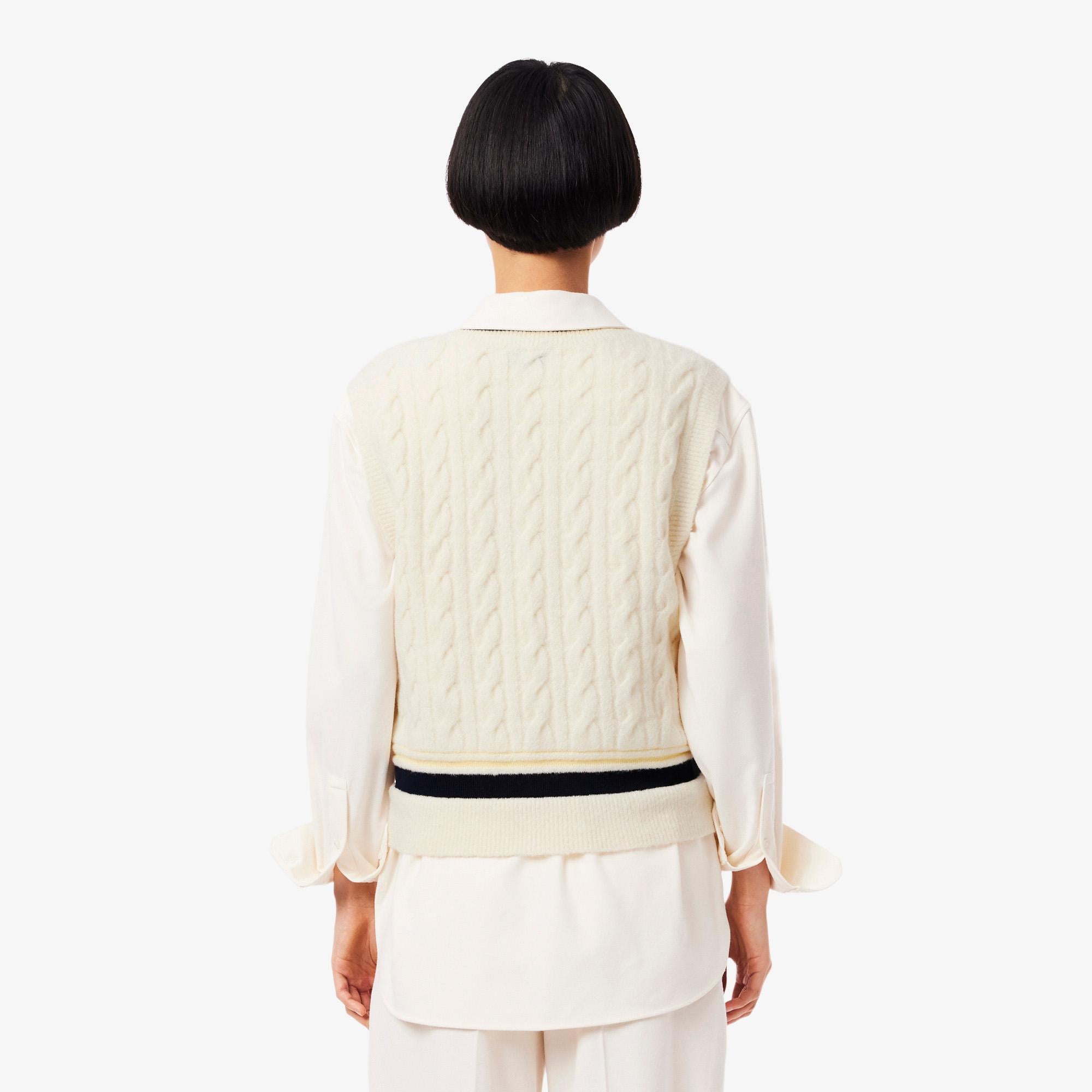 Kadın Classic Fit V Yaka Krem Süveter