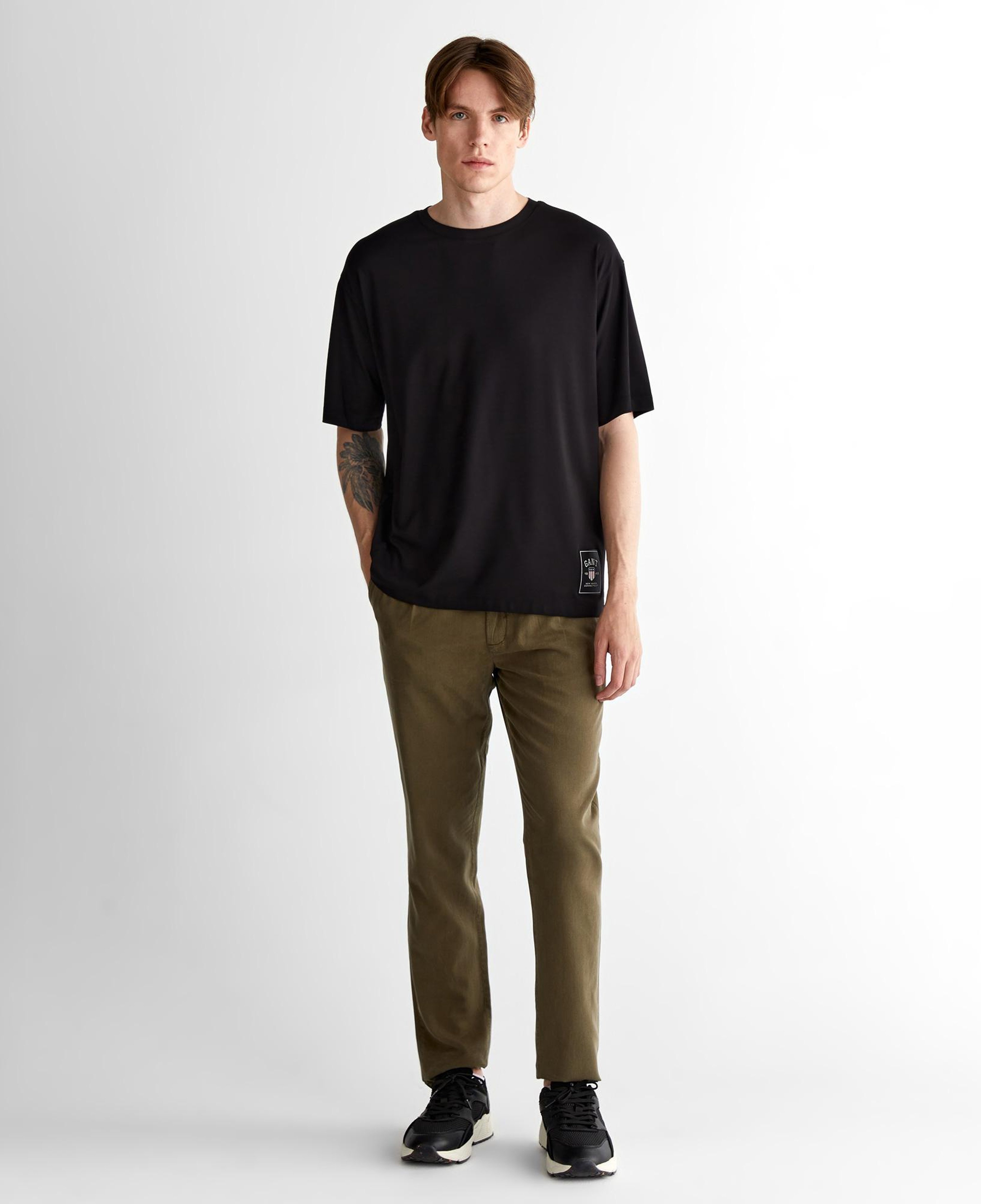 GANT Erkek Siyah Relaxed Fit Bisiklet Yaka Logolu T-Shirt