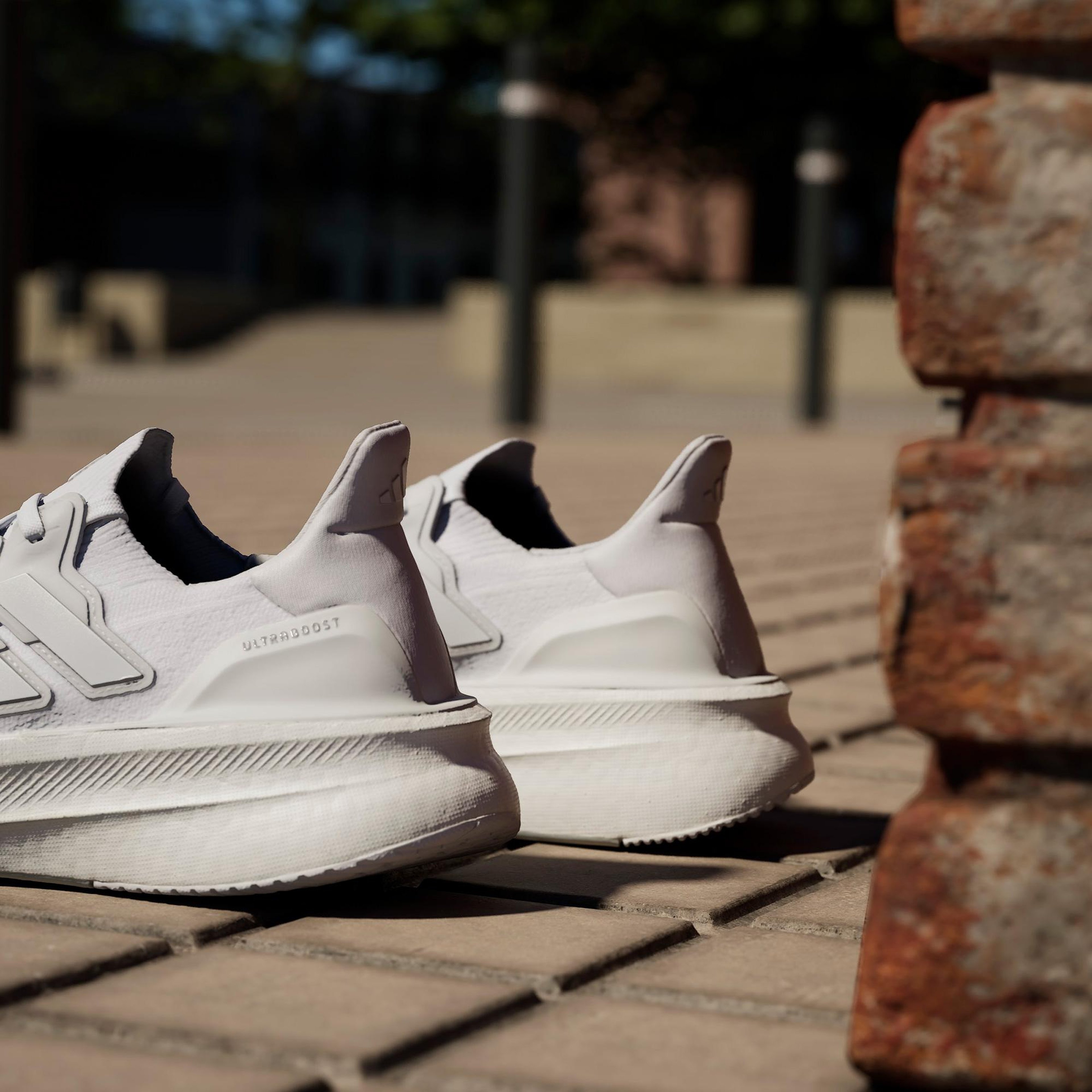 adidas Ultraboost 5 Kadın Beyaz Koşu Ayakkabısı