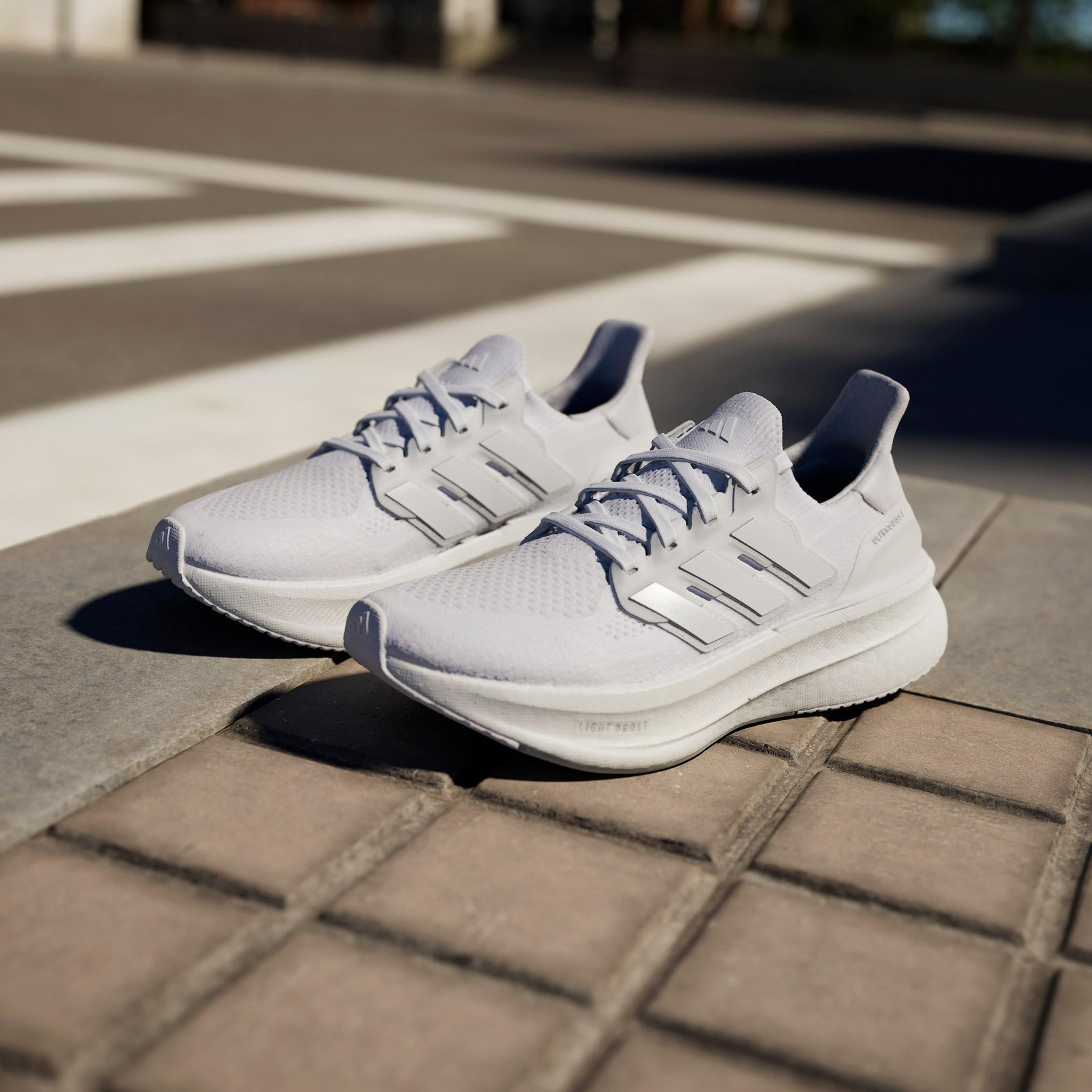 adidas Ultraboost 5 Kadın Beyaz Koşu Ayakkabısı