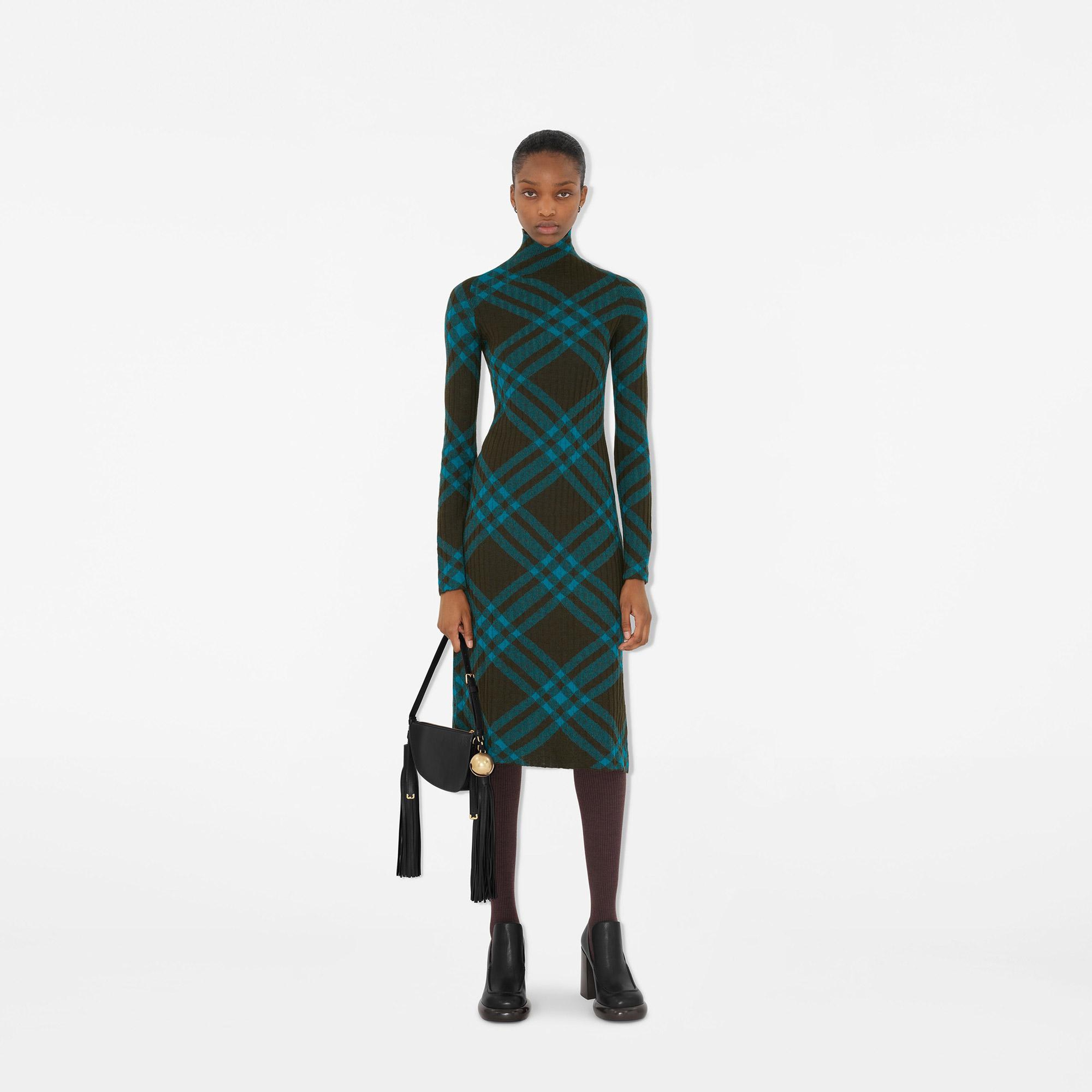 Burberry Kadın Siyah Deri Çanta