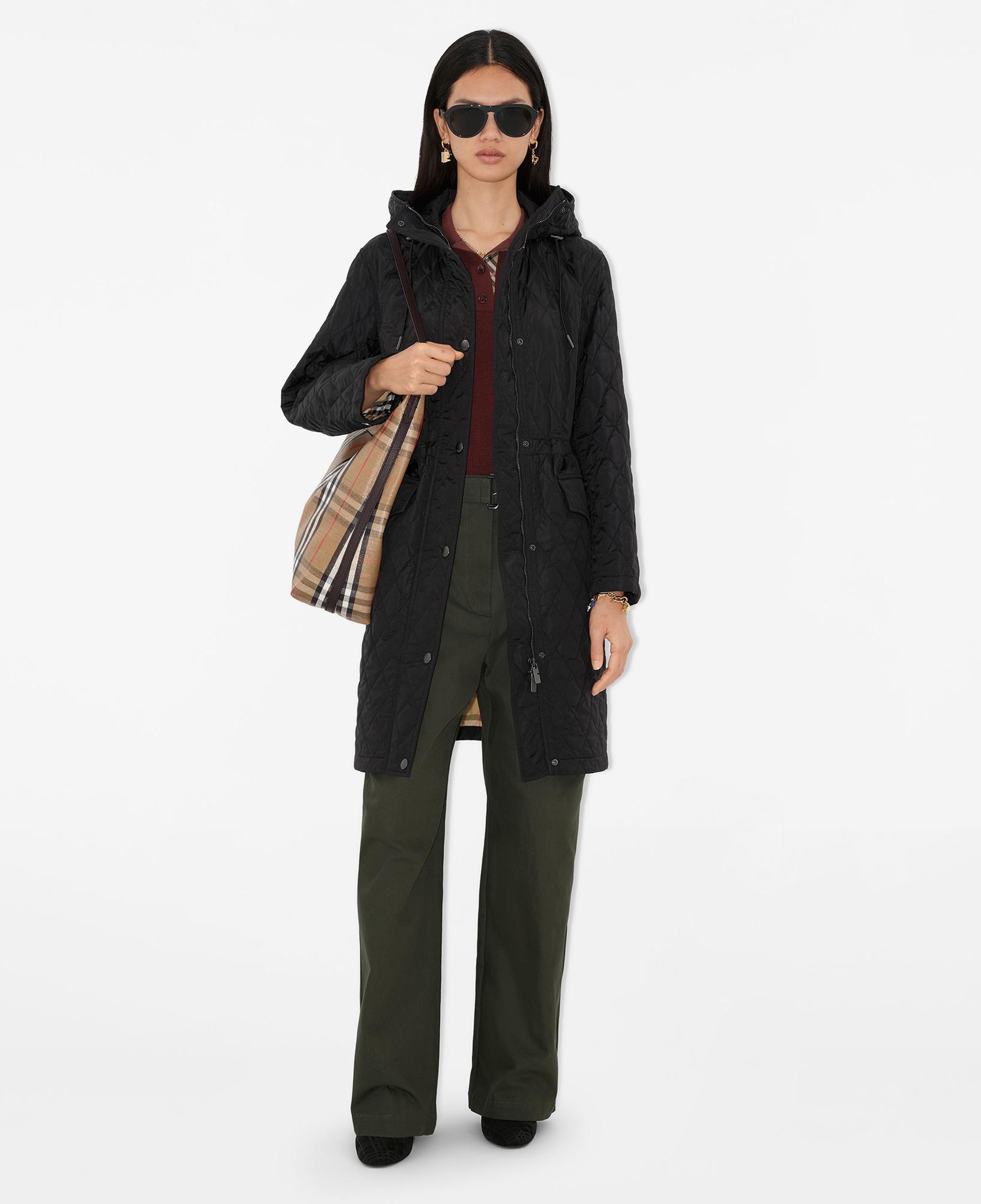 Burberry Quilted Nylon Hooded Kadın Siyah Mont