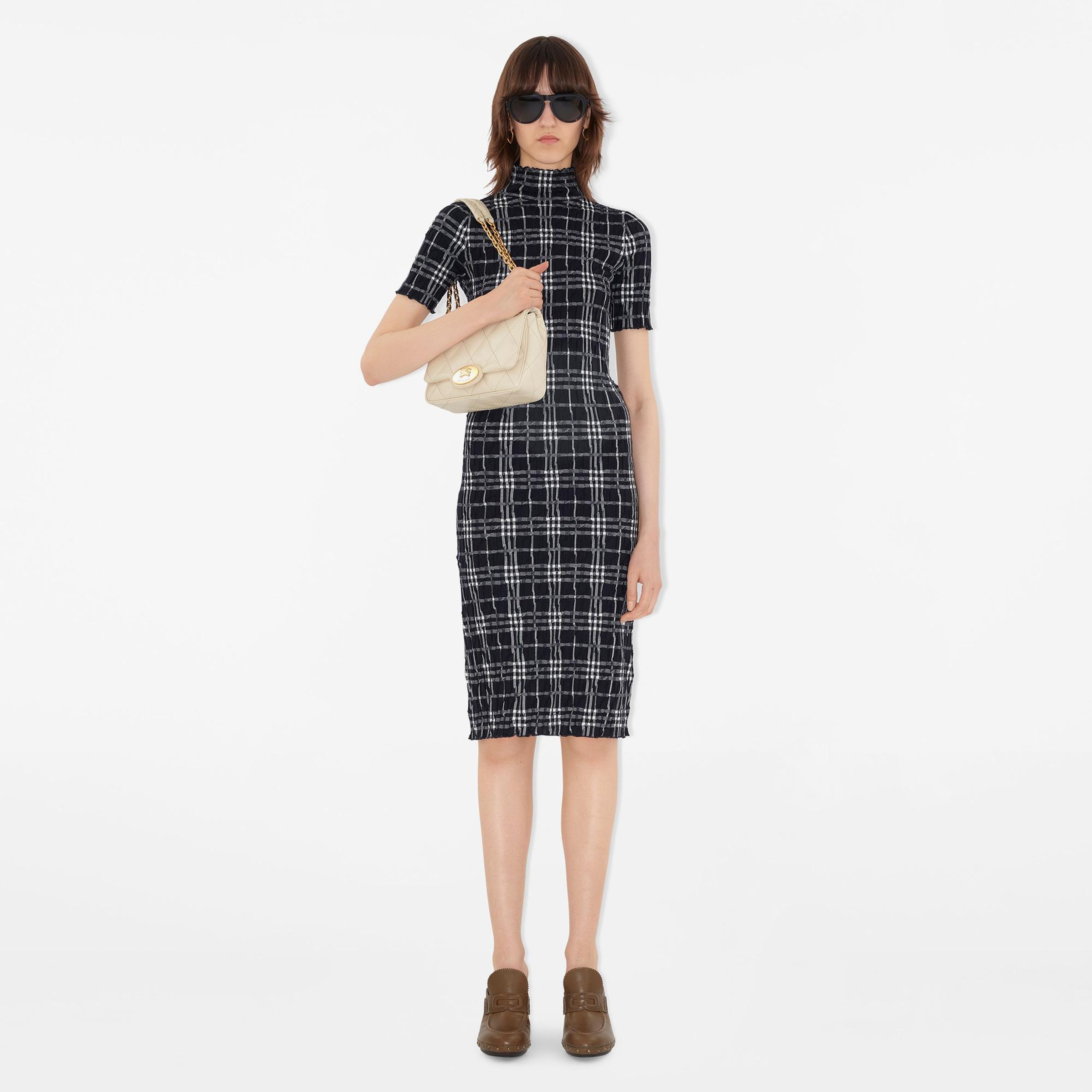 Burberry Small Strand Kadın Krem Çanta