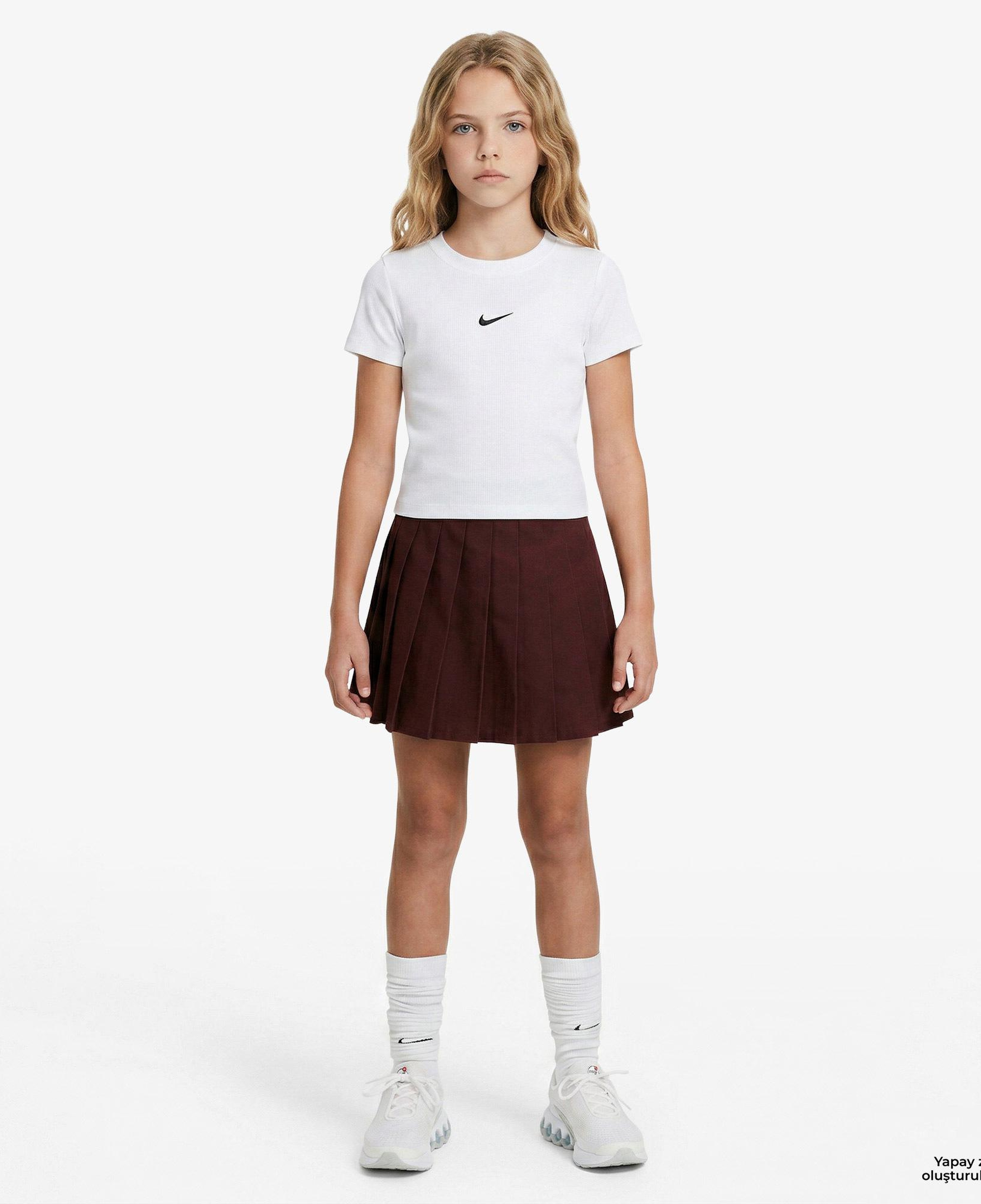 Nike Sportswear Çocuk Beyaz Crop T-Shirt