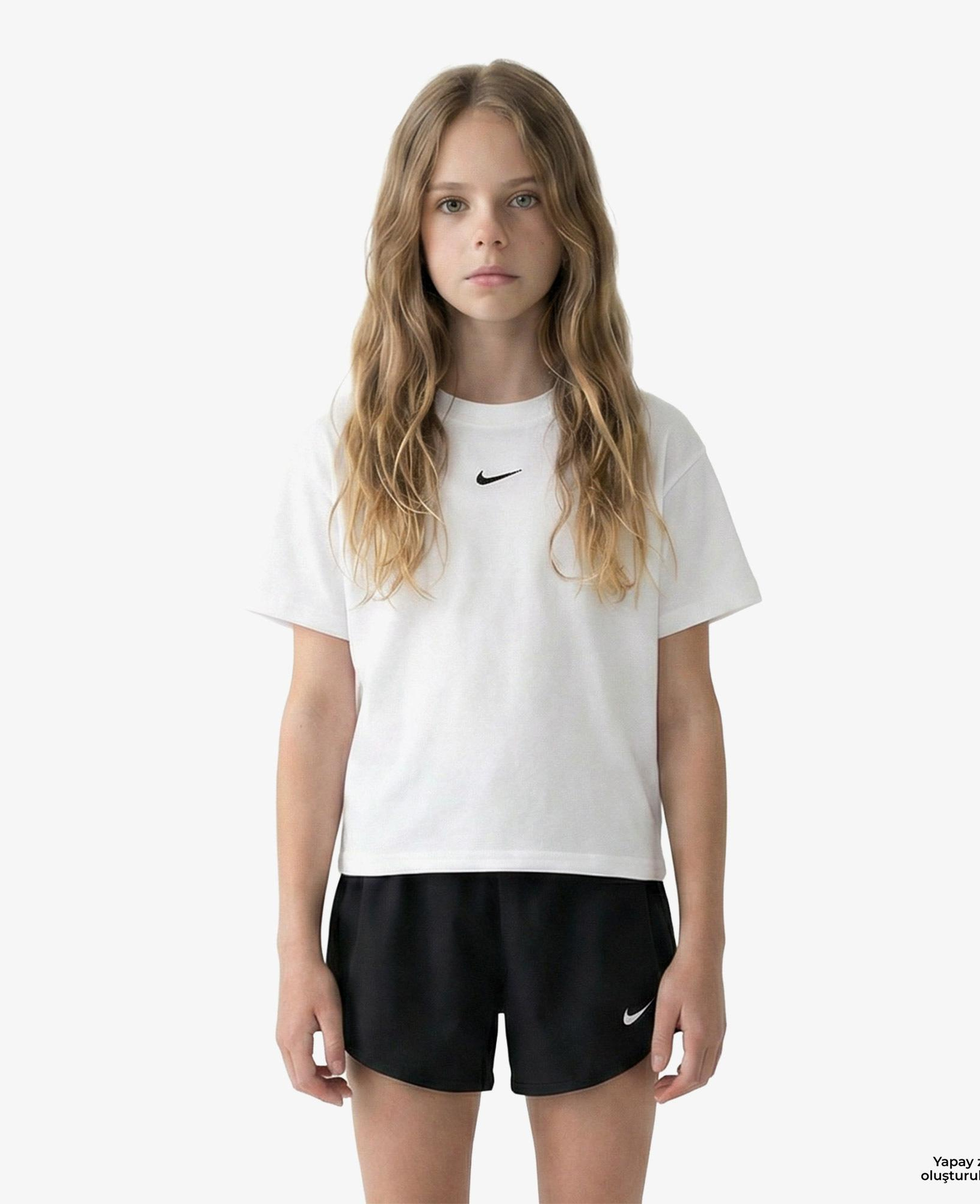 Nike Sportswear Boxy Essentials Çocuk Beyaz Günlük T-Shirt