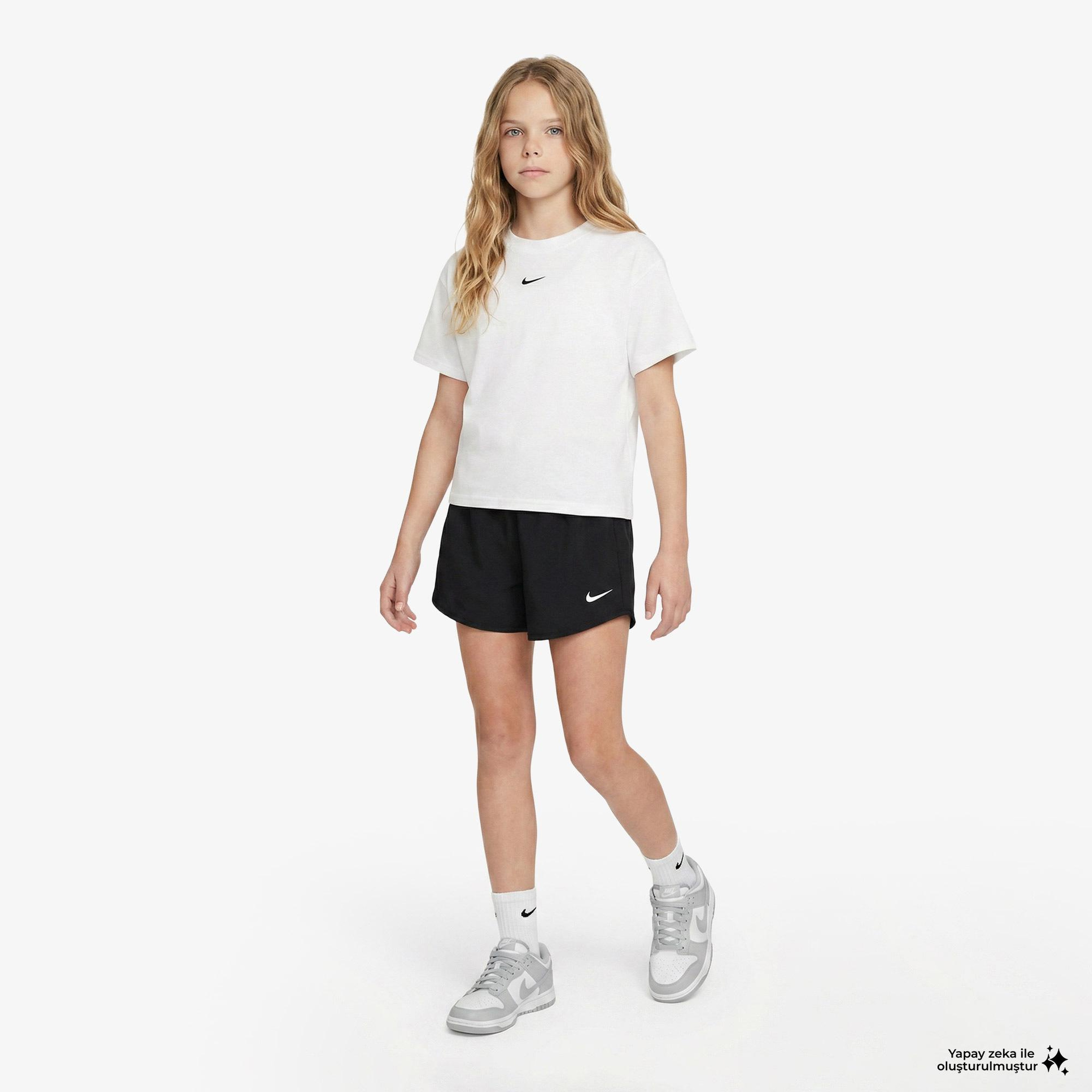 Nike Sportswear Boxy Essentials Çocuk Beyaz Günlük T-Shirt