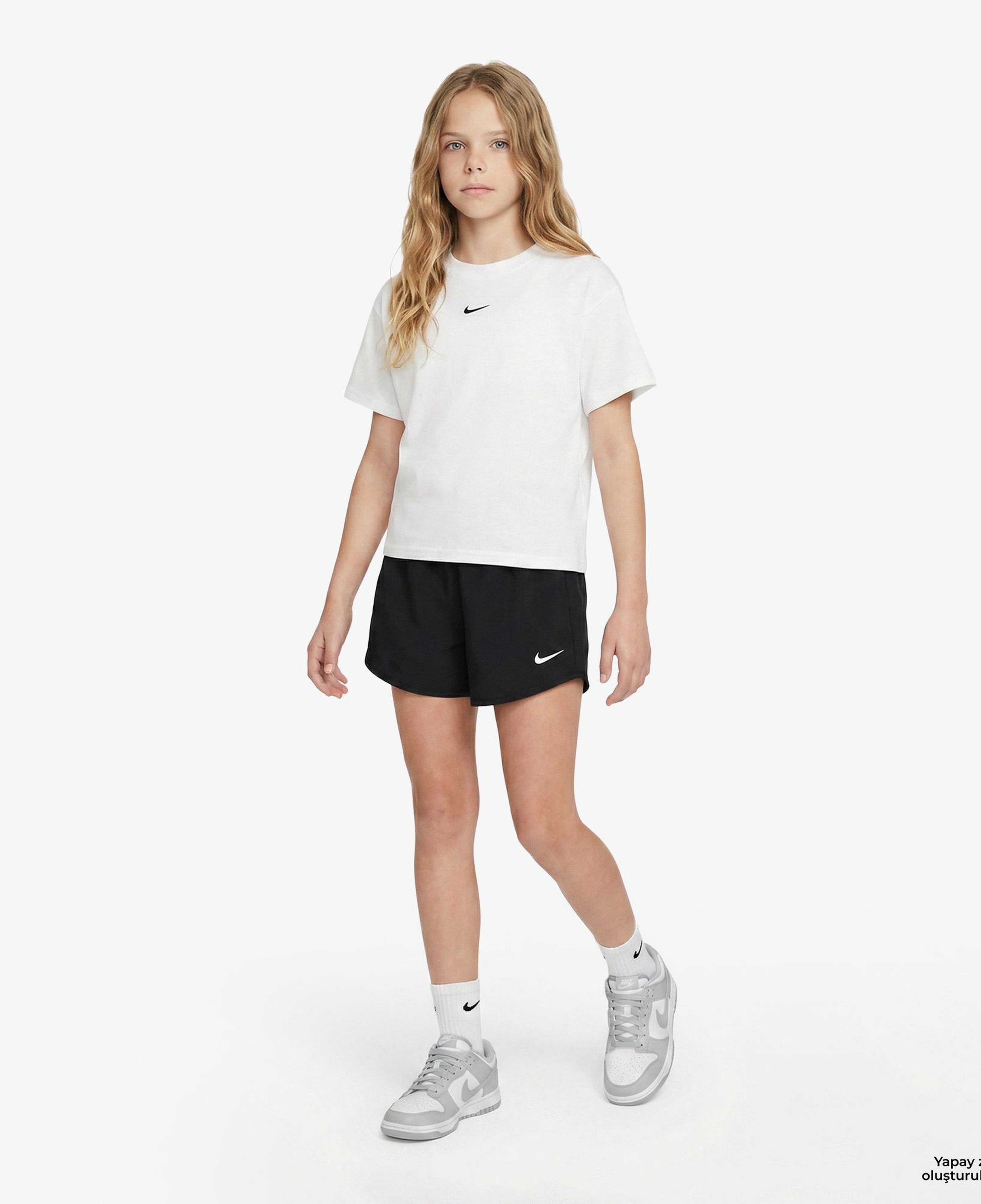 Nike Sportswear Boxy Essentials Çocuk Beyaz Günlük T-Shirt