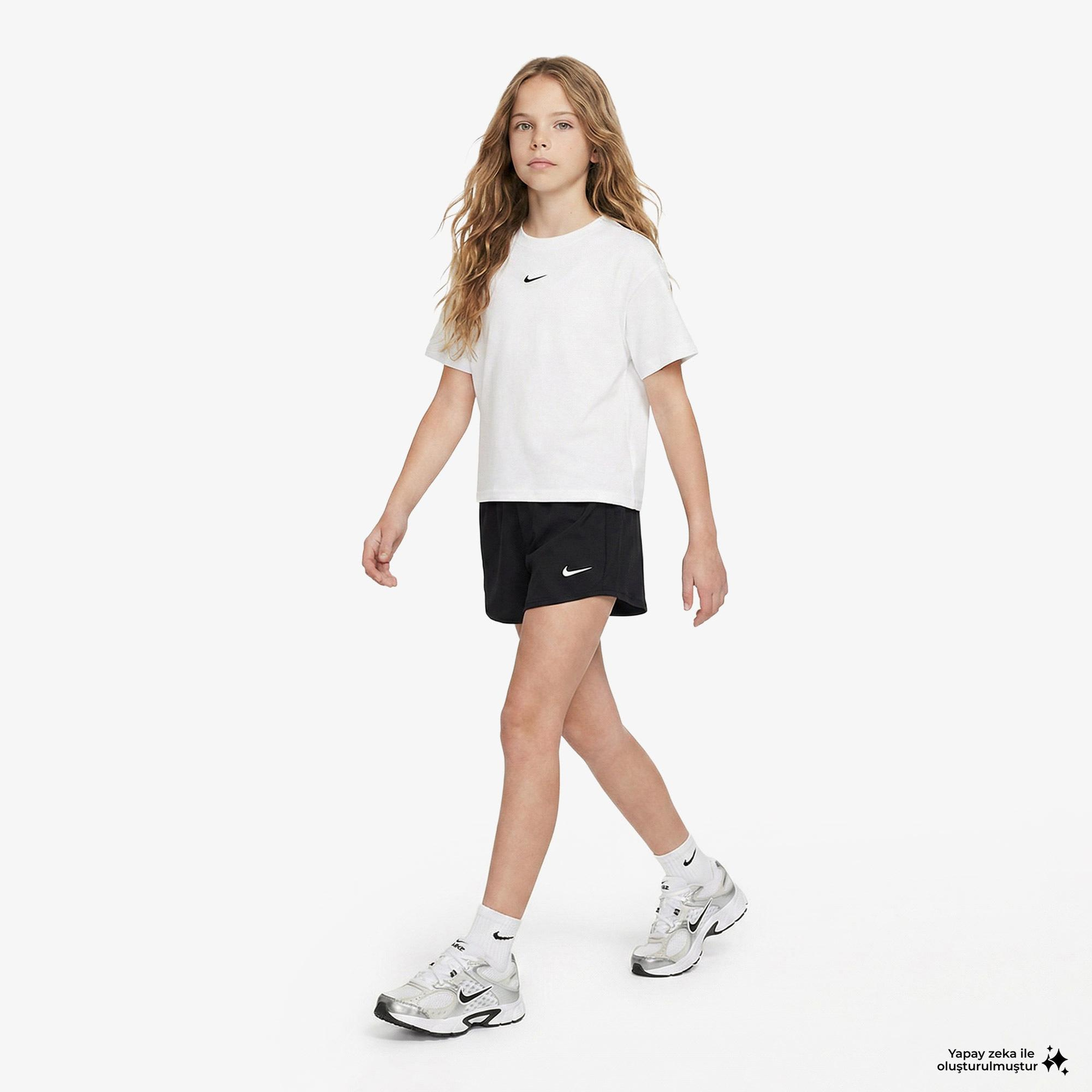 Nike Dri-Fit One 8 cm Çocuk Siyah Şort
