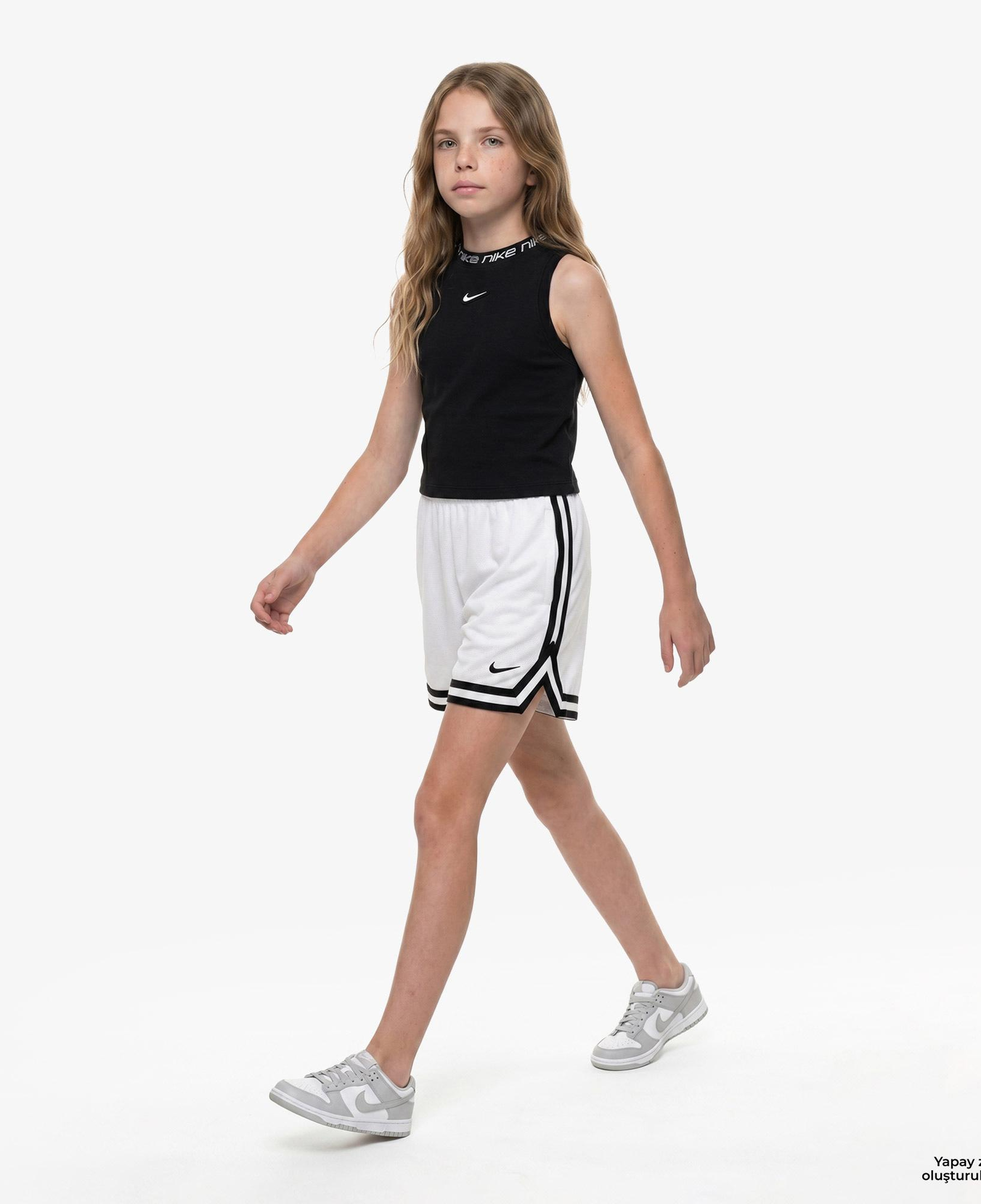 Nike Dri-Fit DNA 13 cm Çocuk Beyaz Şort