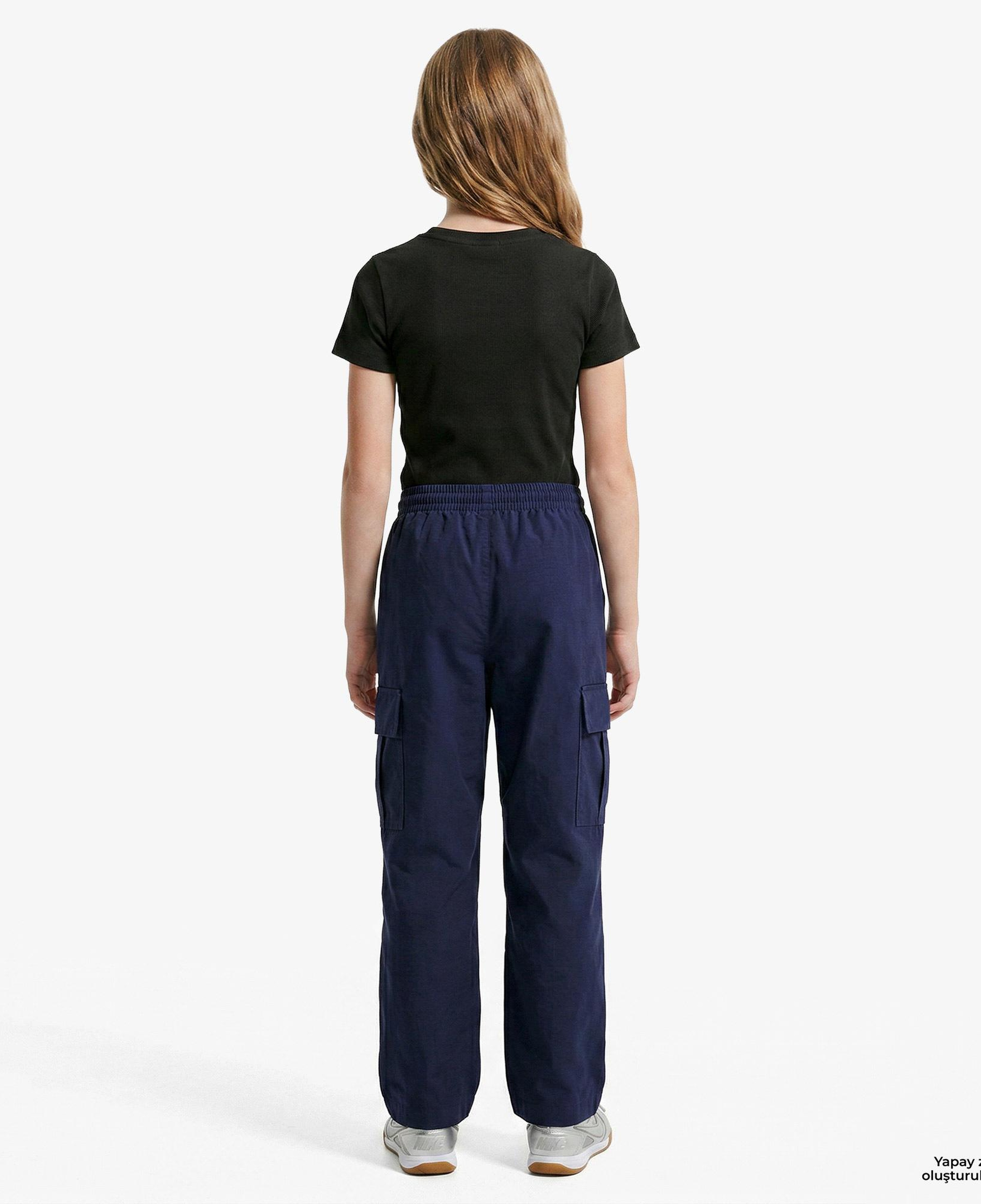 Nike Sportswear Çocuk Siyah Crop T-Shirt