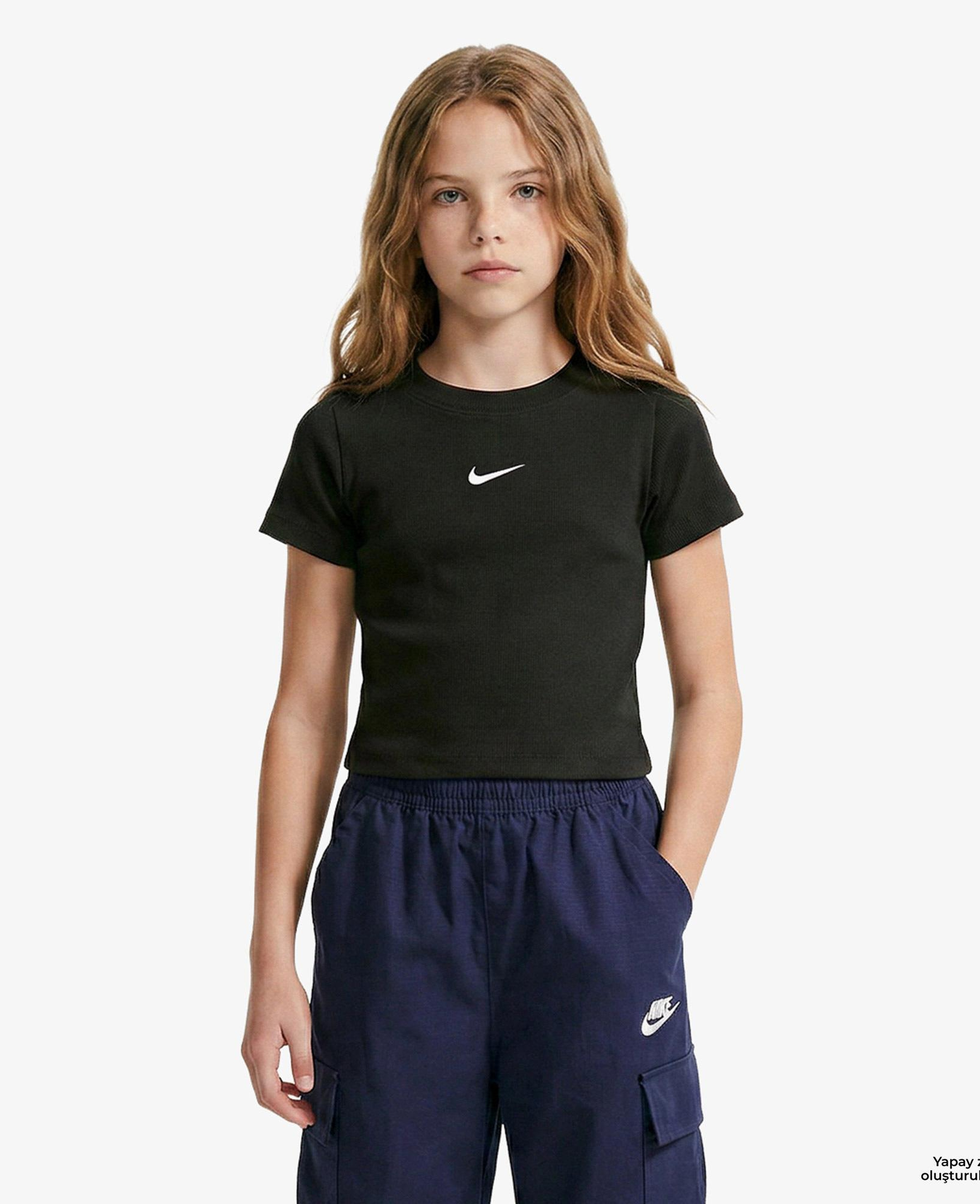 Nike Sportswear Çocuk Siyah Crop T-Shirt