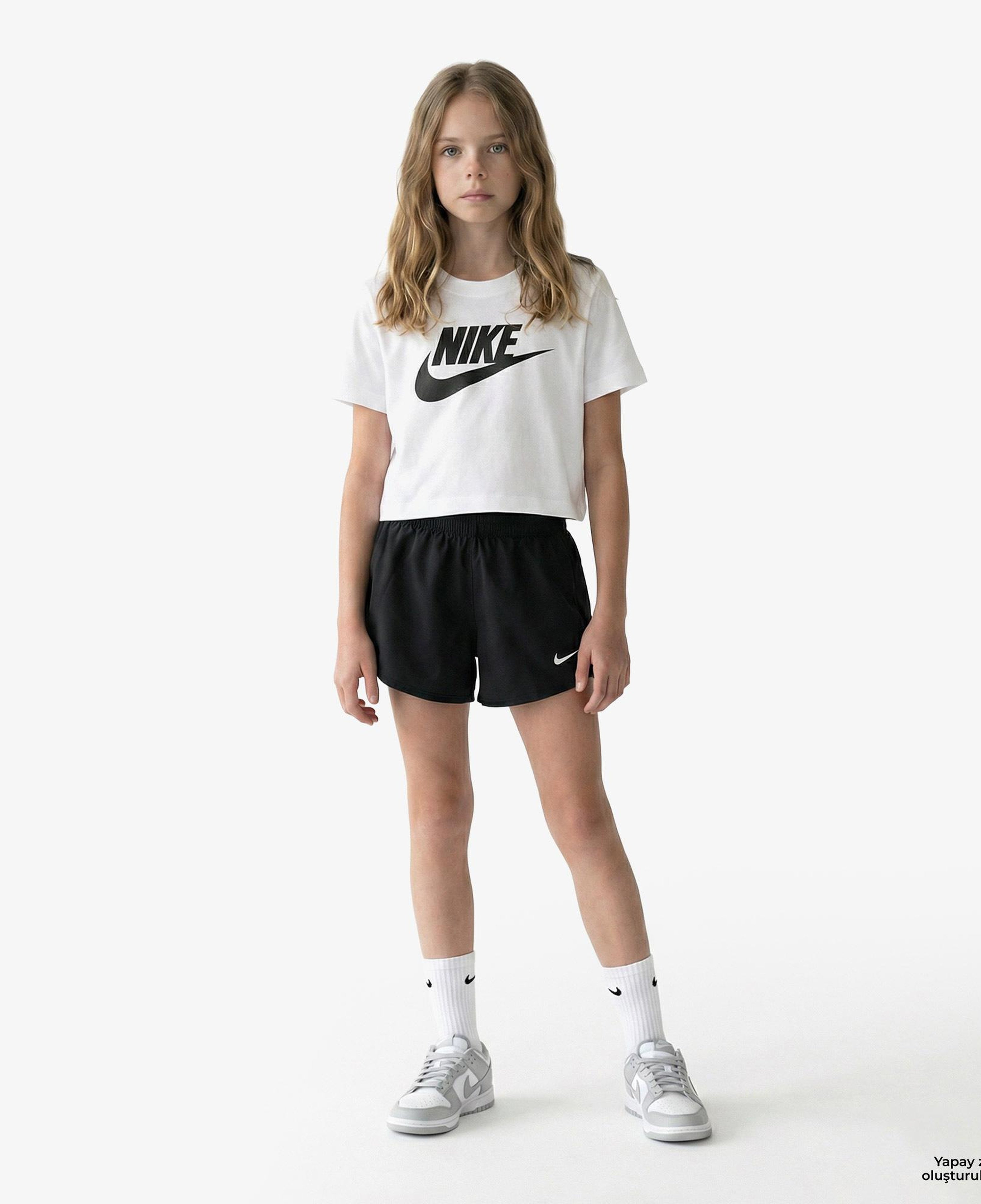 Nike Sportswear Futura Çocuk Beyaz Crop T-Shirt