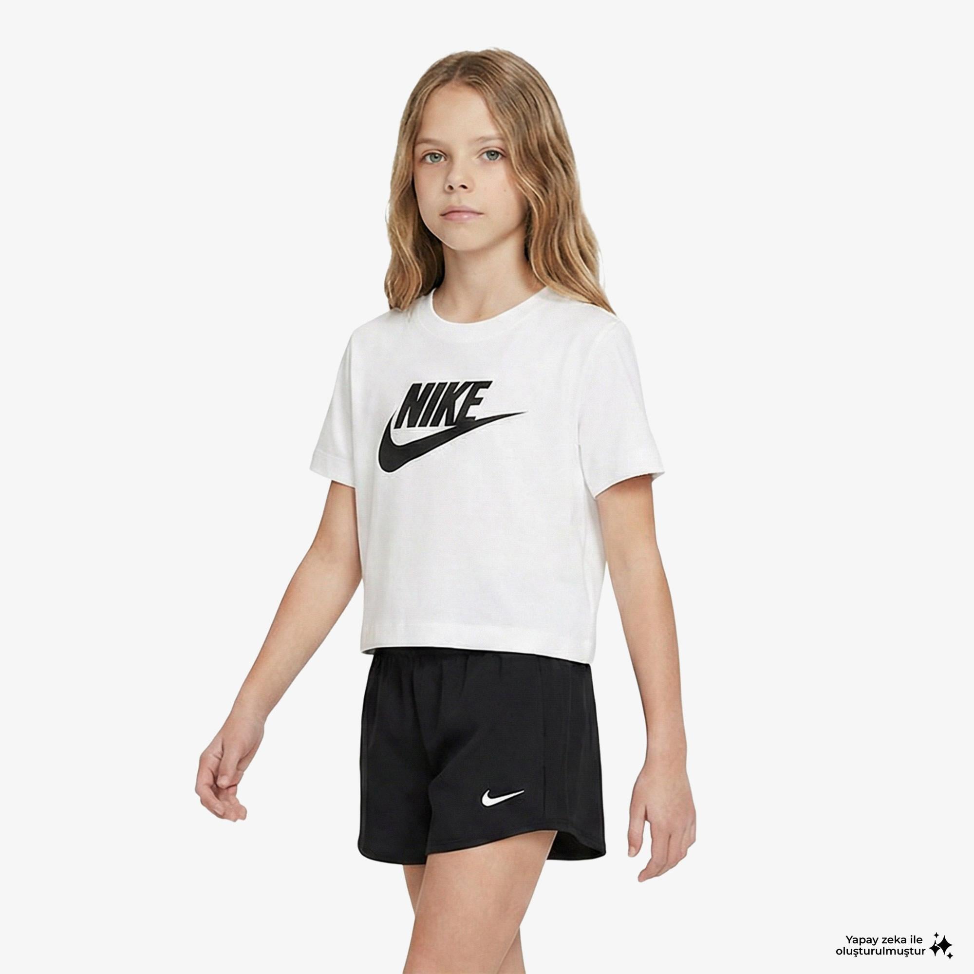 Nike Sportswear Futura Çocuk Beyaz Crop T-Shirt