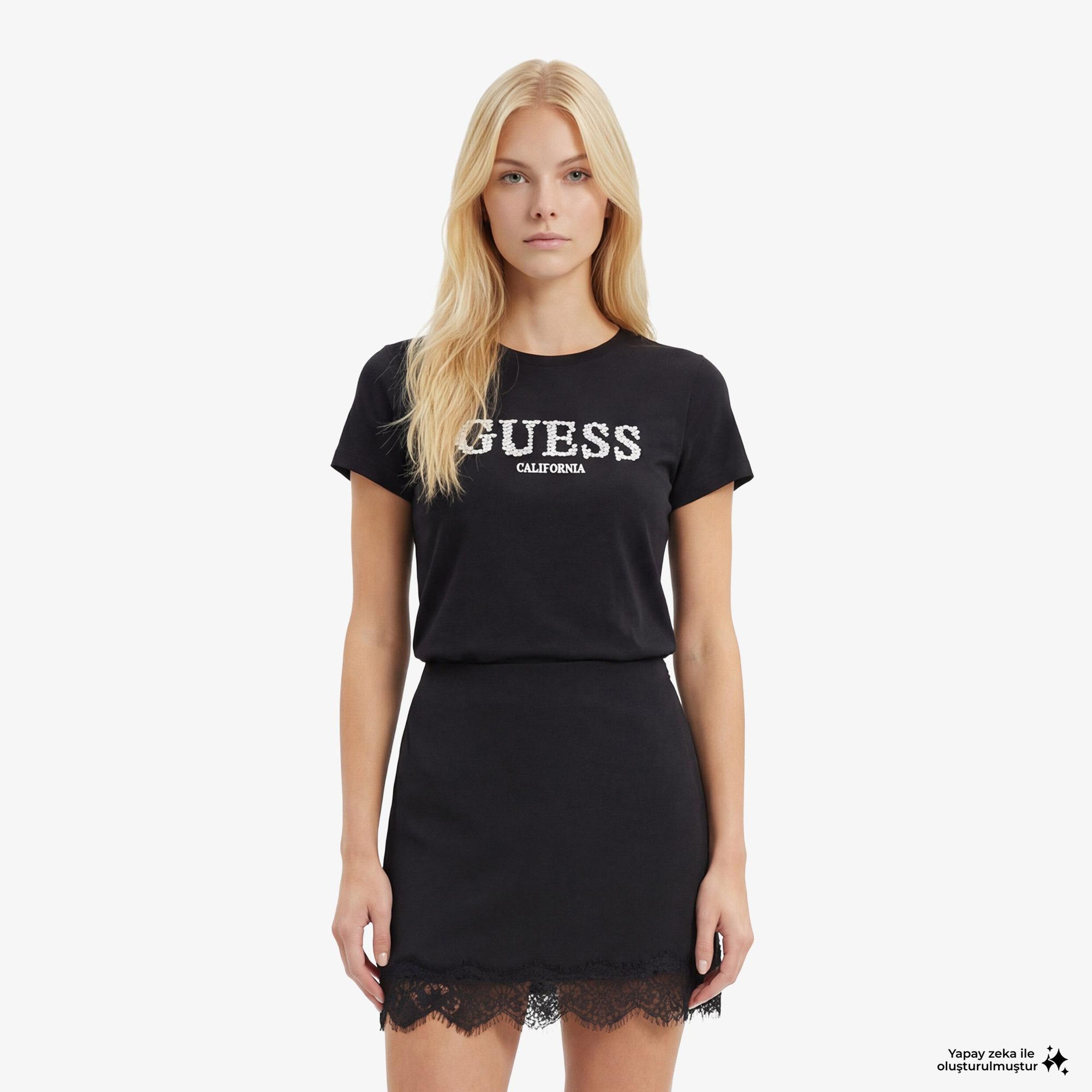 Guess Giuditta Aktif Regular Fit Kadın Siyah T-Shirt