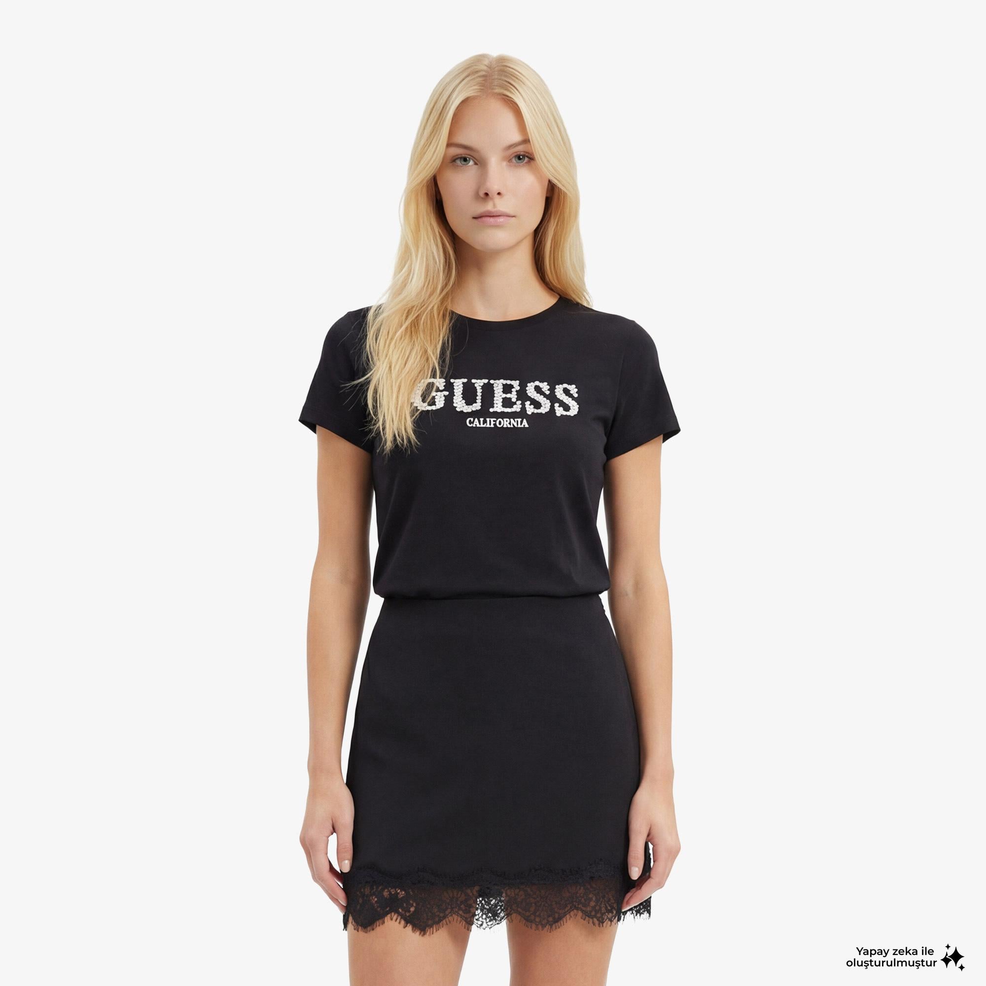 Guess Giuditta Aktif Regular Fit Kadın Siyah T-Shirt