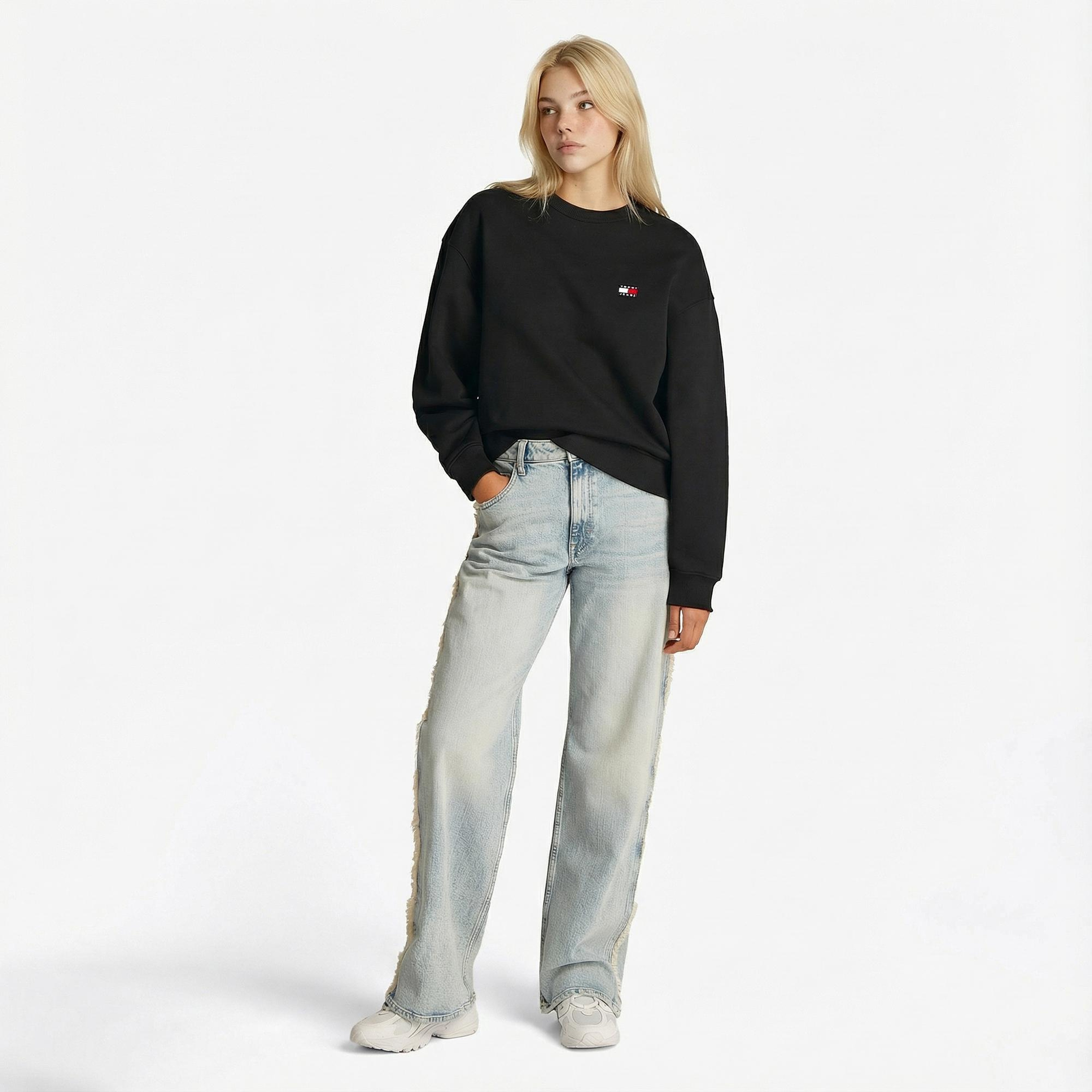 Tommy Jeans Bxy Badge Crew Kadın Siyah Sweatshirt
