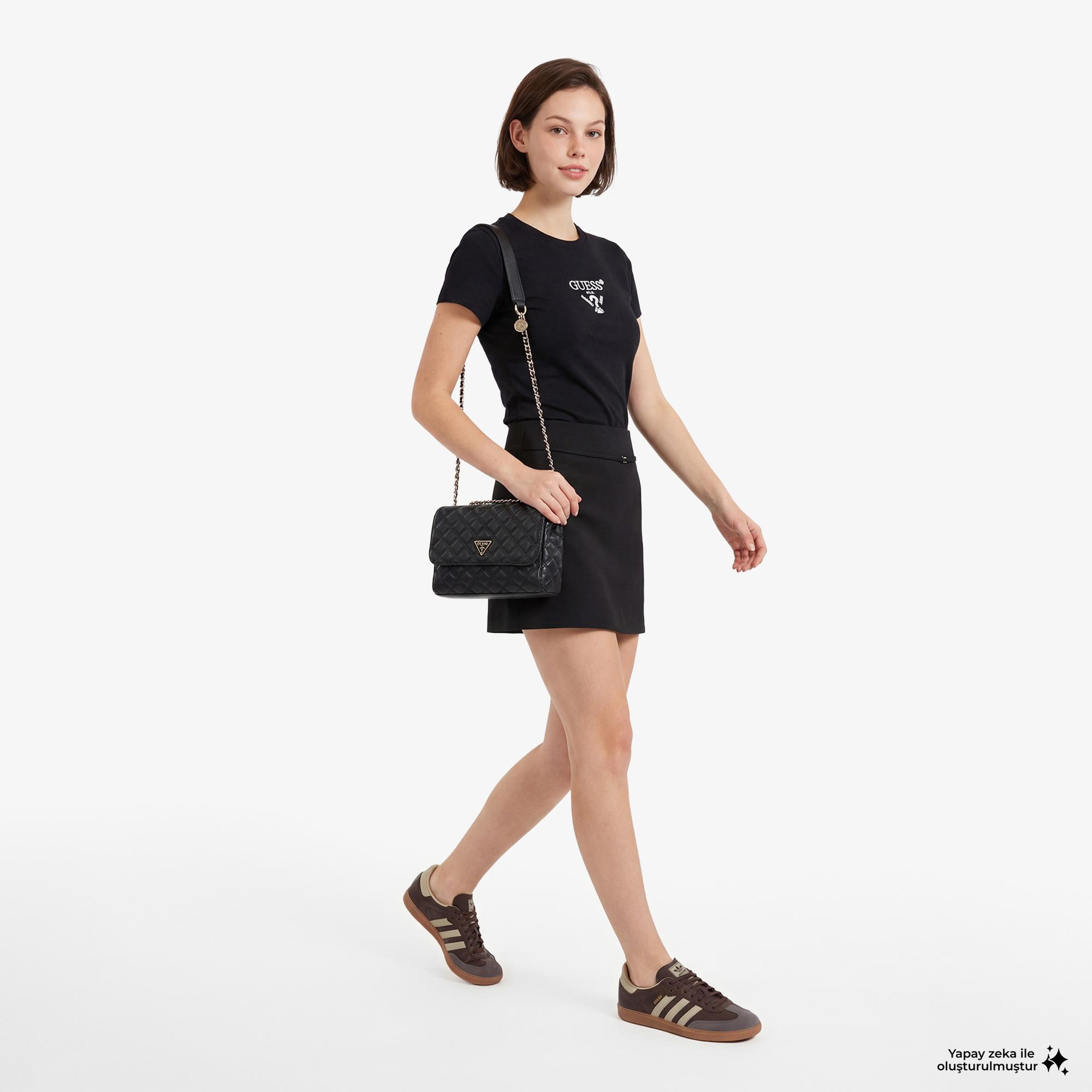 Guess Colette Aktif Slim Fit Kadın Krem T-Shirt