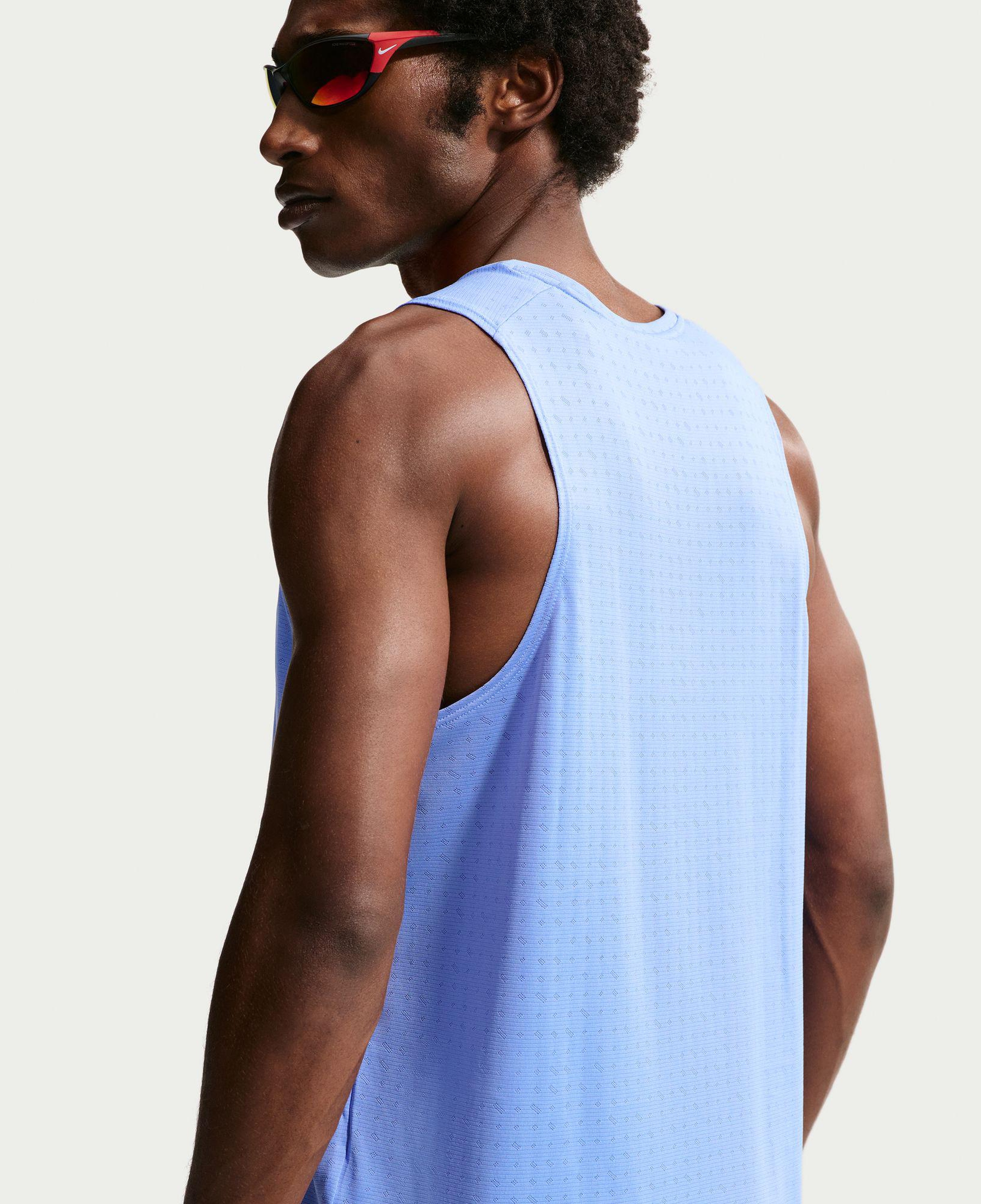 Nike Dri-Fit Breathe Miler Erkek Mavi Kolsuz T-Shirt