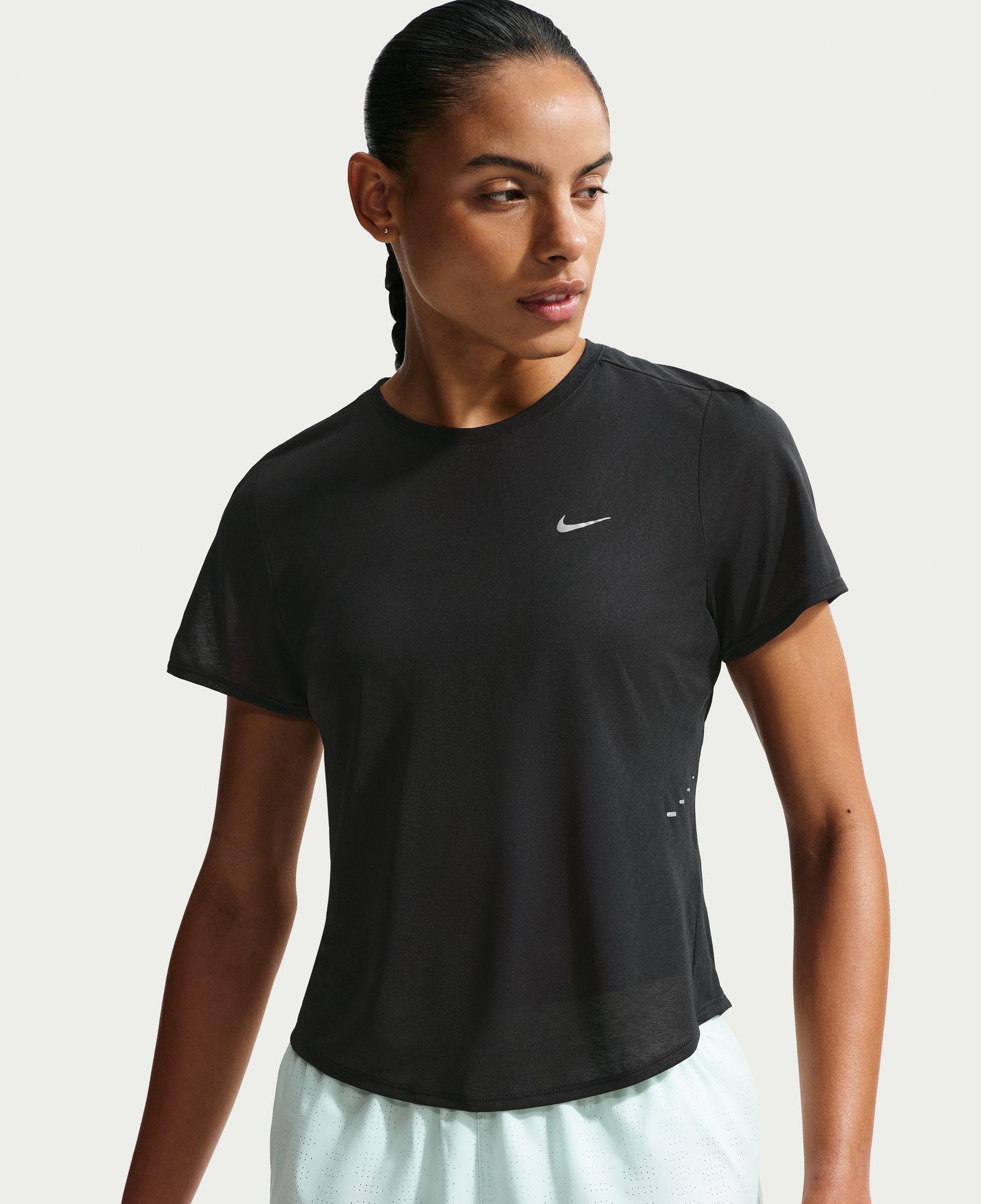 Nike Swift Breathe Kadın Siyah T-Shirt