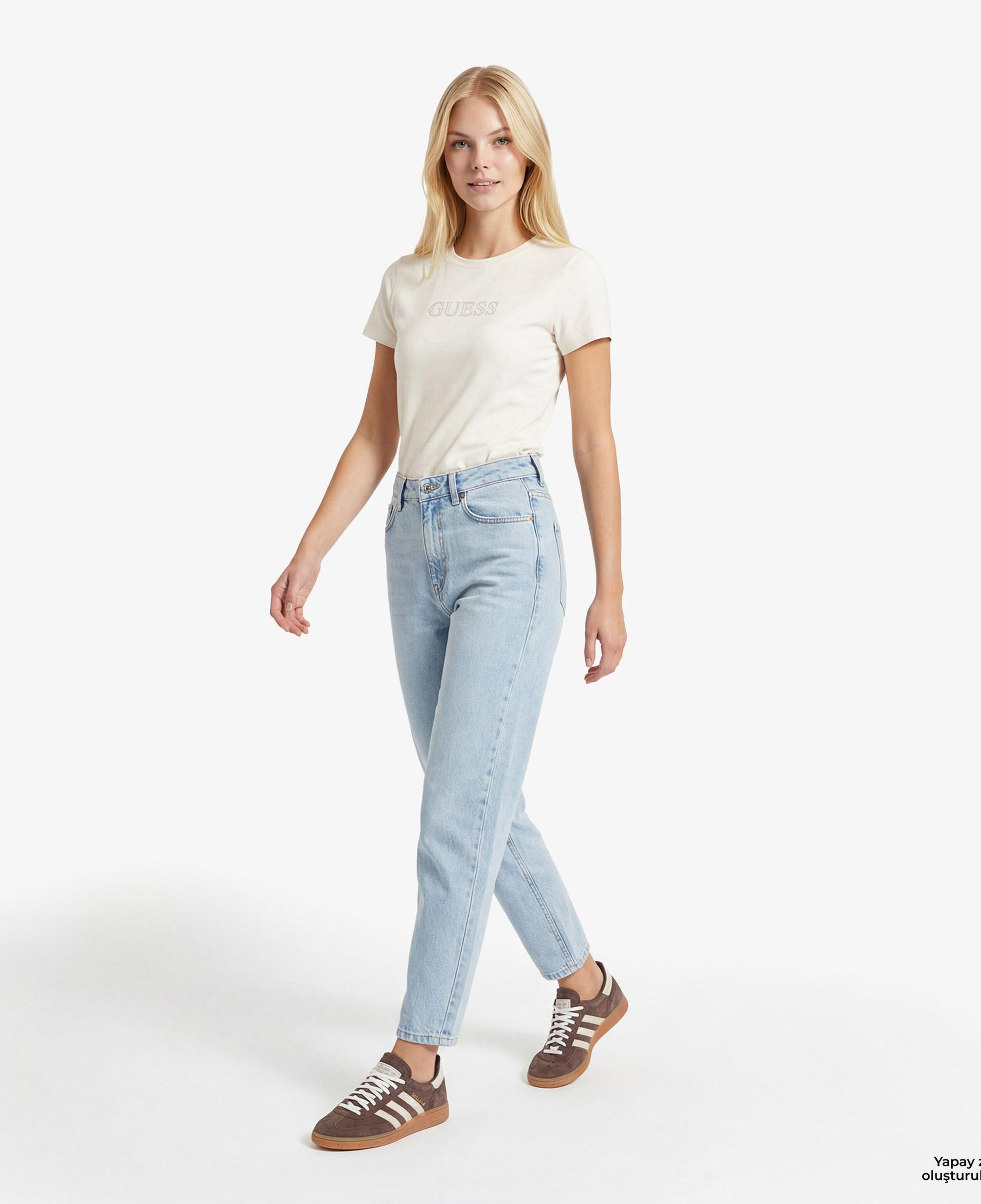 Guess Briana Aktif Regular Fit Kadın Bej T-Shirt