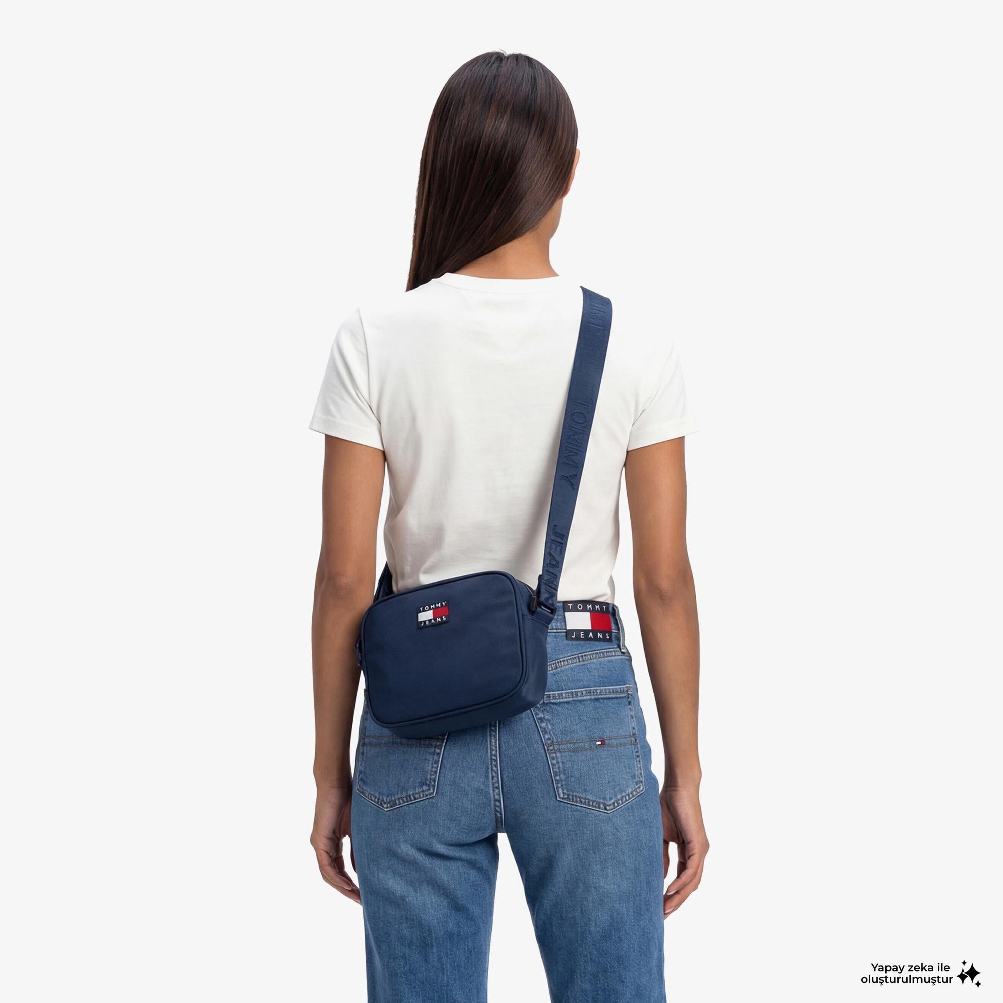 Tommy Hilfiger Essential Logo Kadın Beyaz T-Shirt
