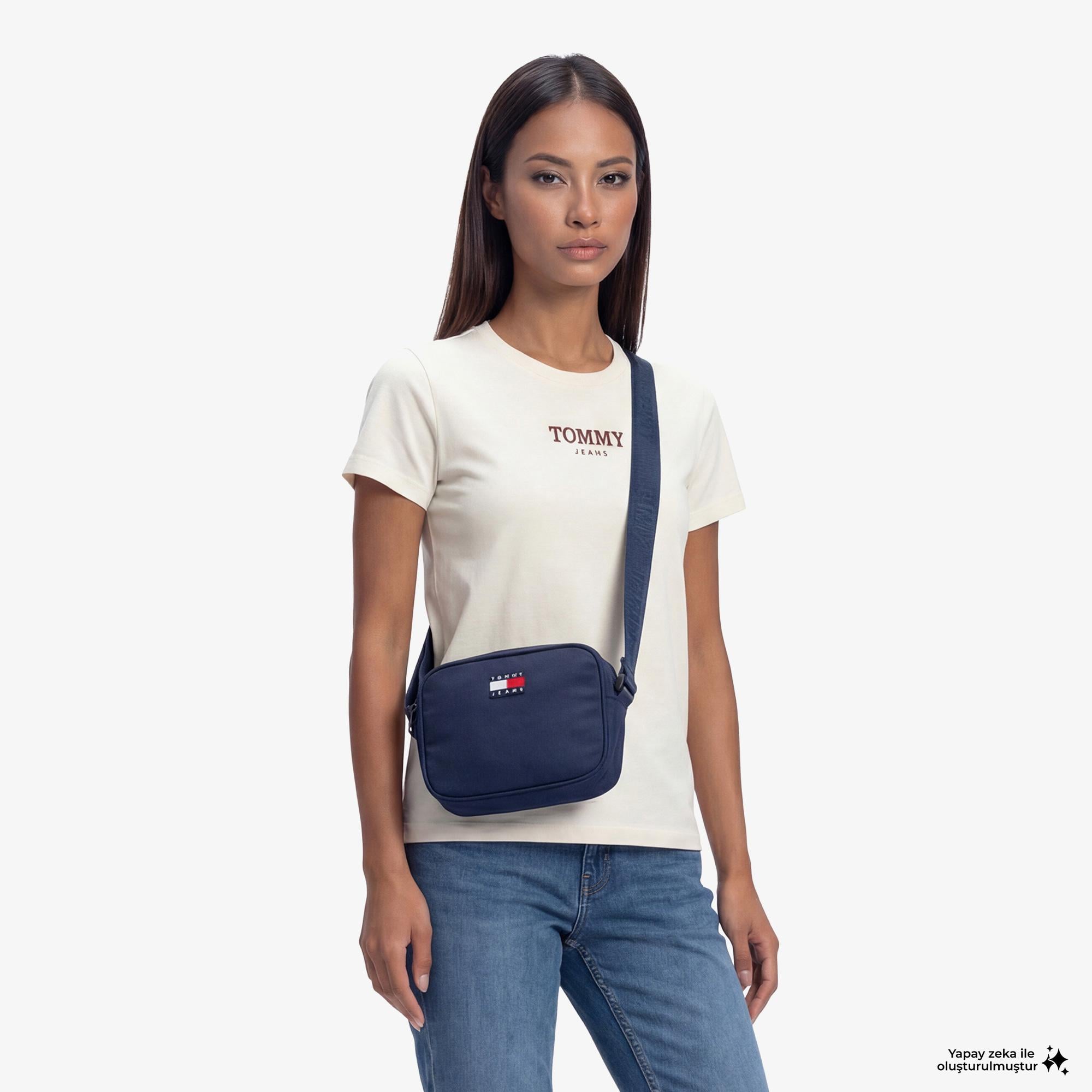 Tommy Hilfiger Essential Logo Kadın Beyaz T-Shirt