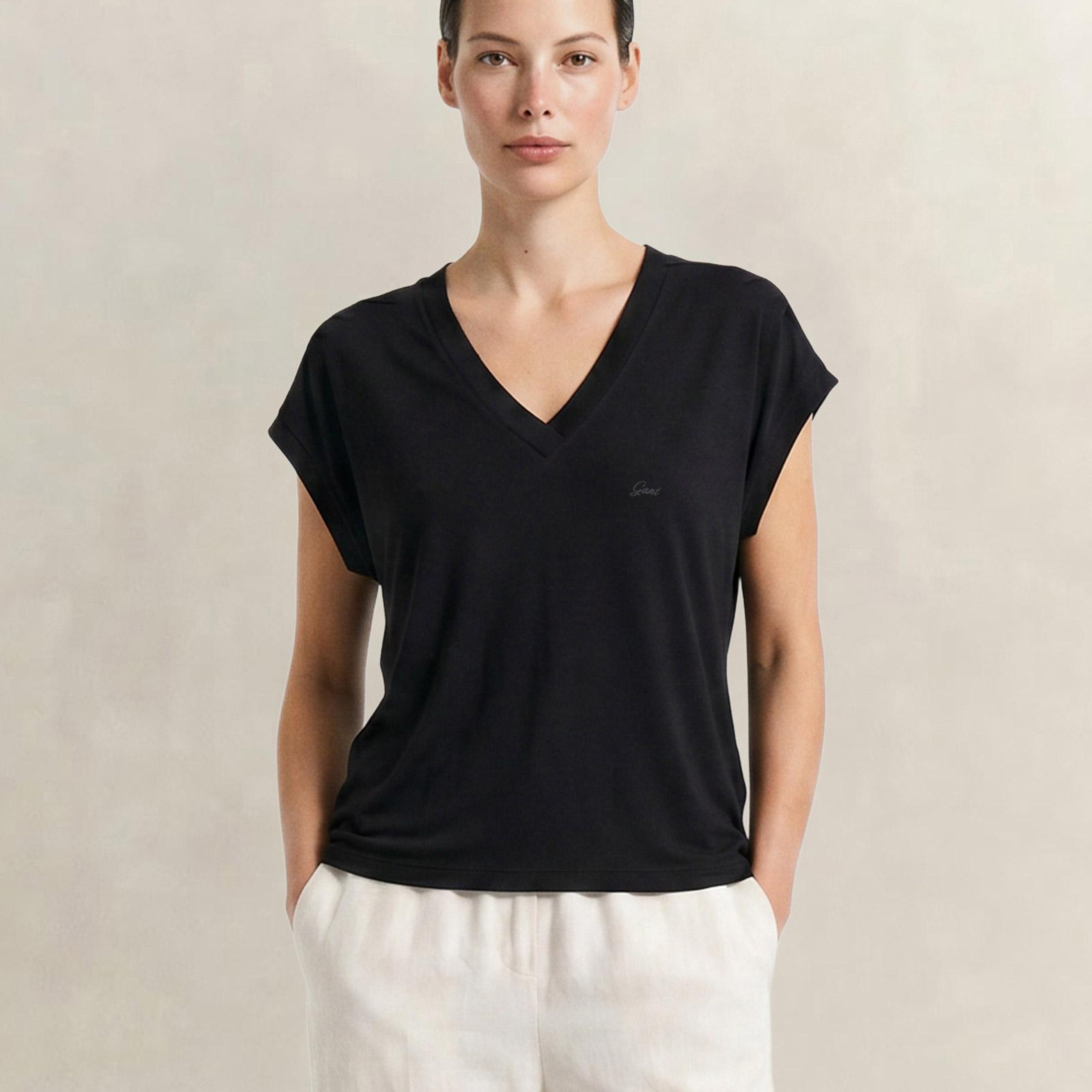 GANT Kadın Siyah V Yaka Regular Fit T-Shirt