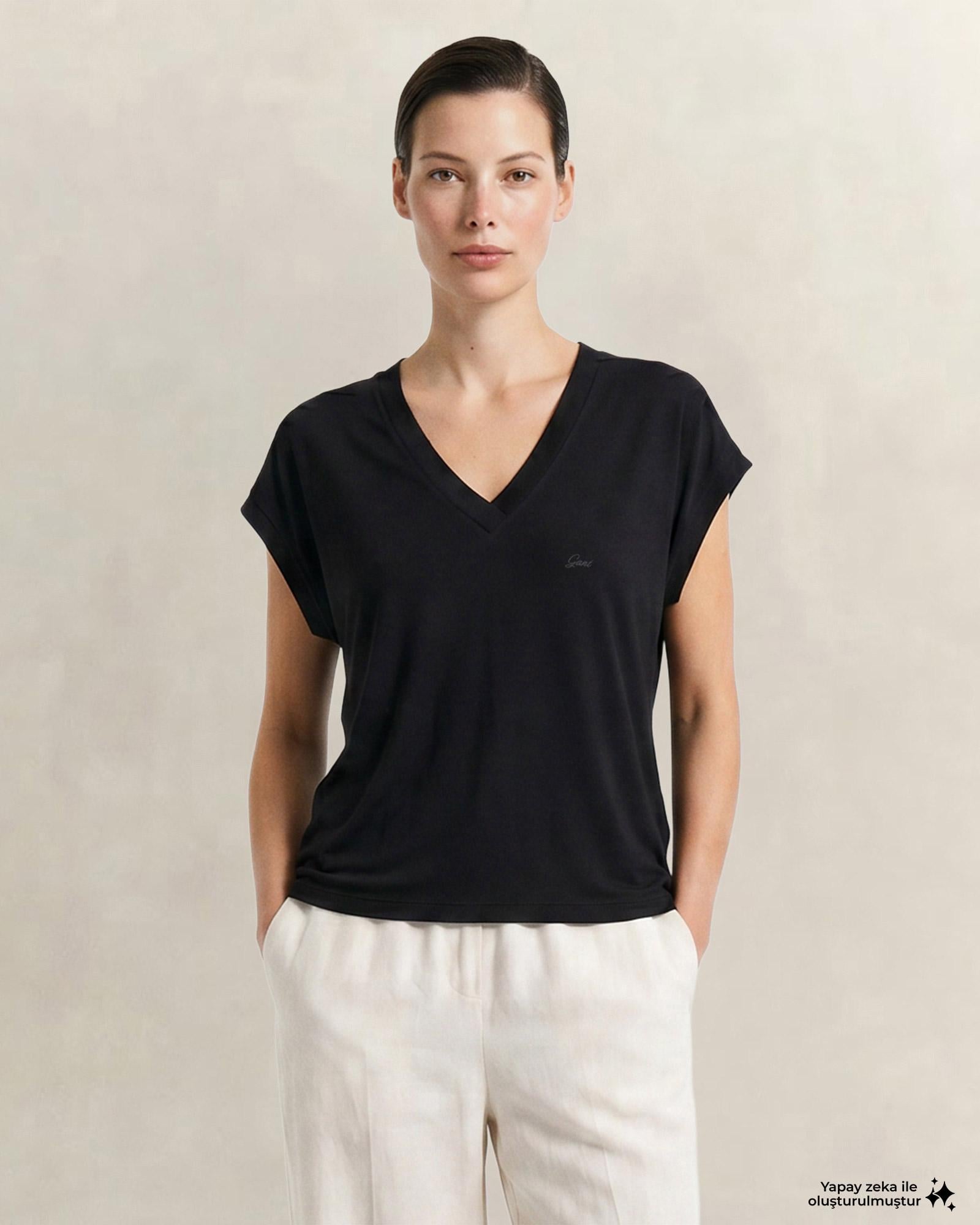 GANT Kadın Siyah V Yaka Regular Fit T-Shirt