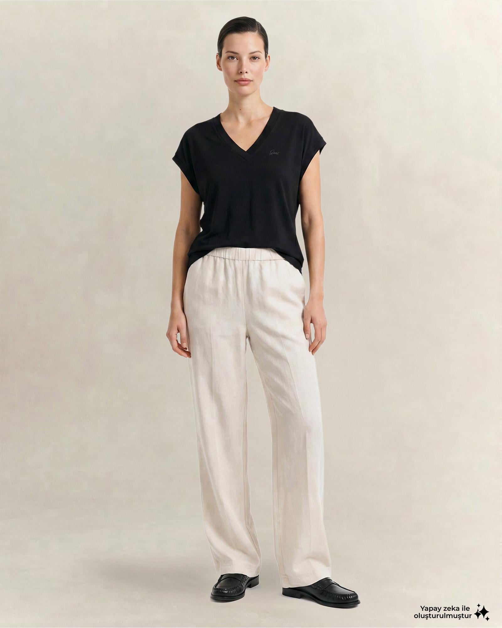 GANT Kadın Siyah V Yaka Regular Fit T-Shirt