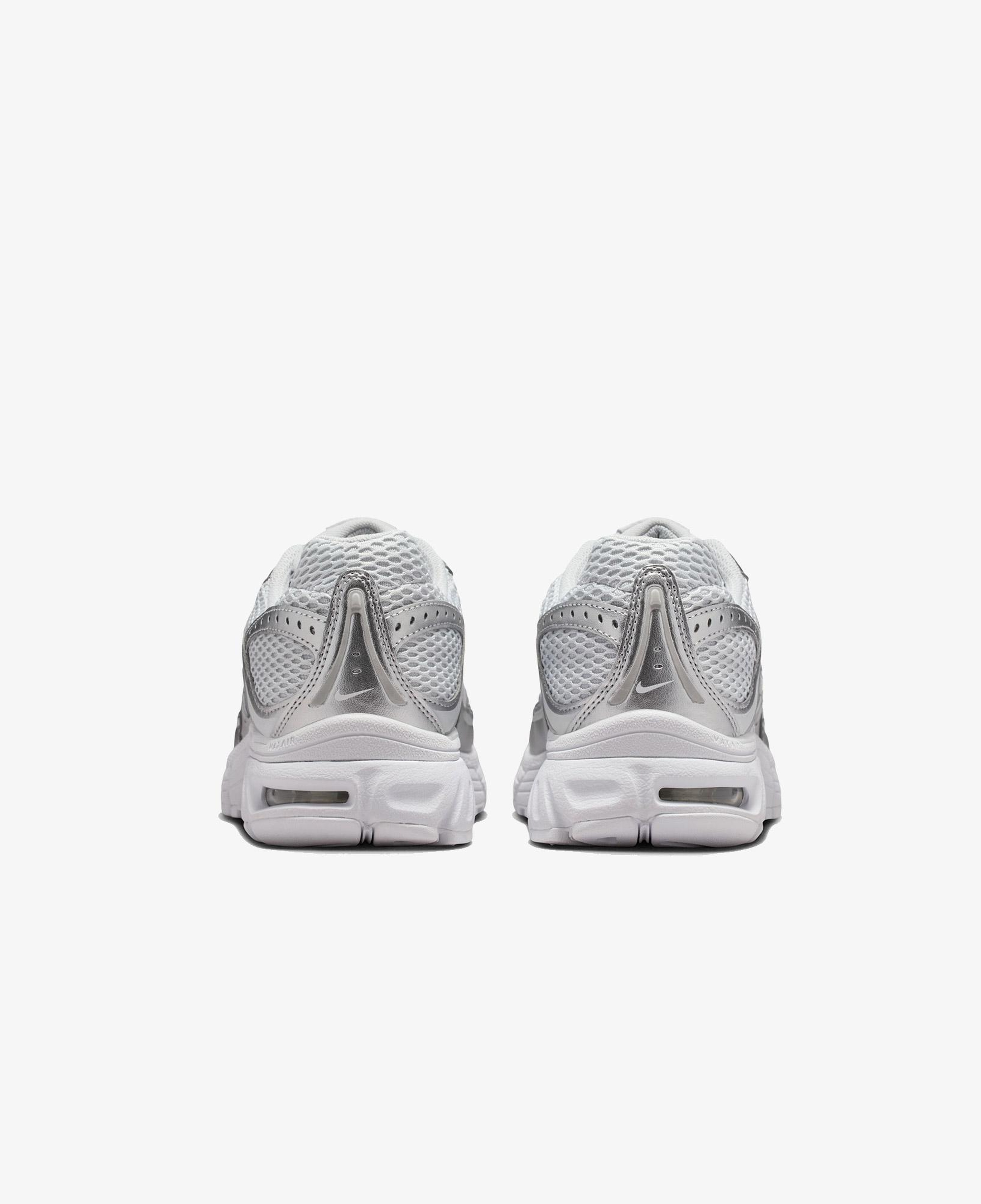 Nike Air Max Moto 2K Kadın Gri Spor Ayakkabı