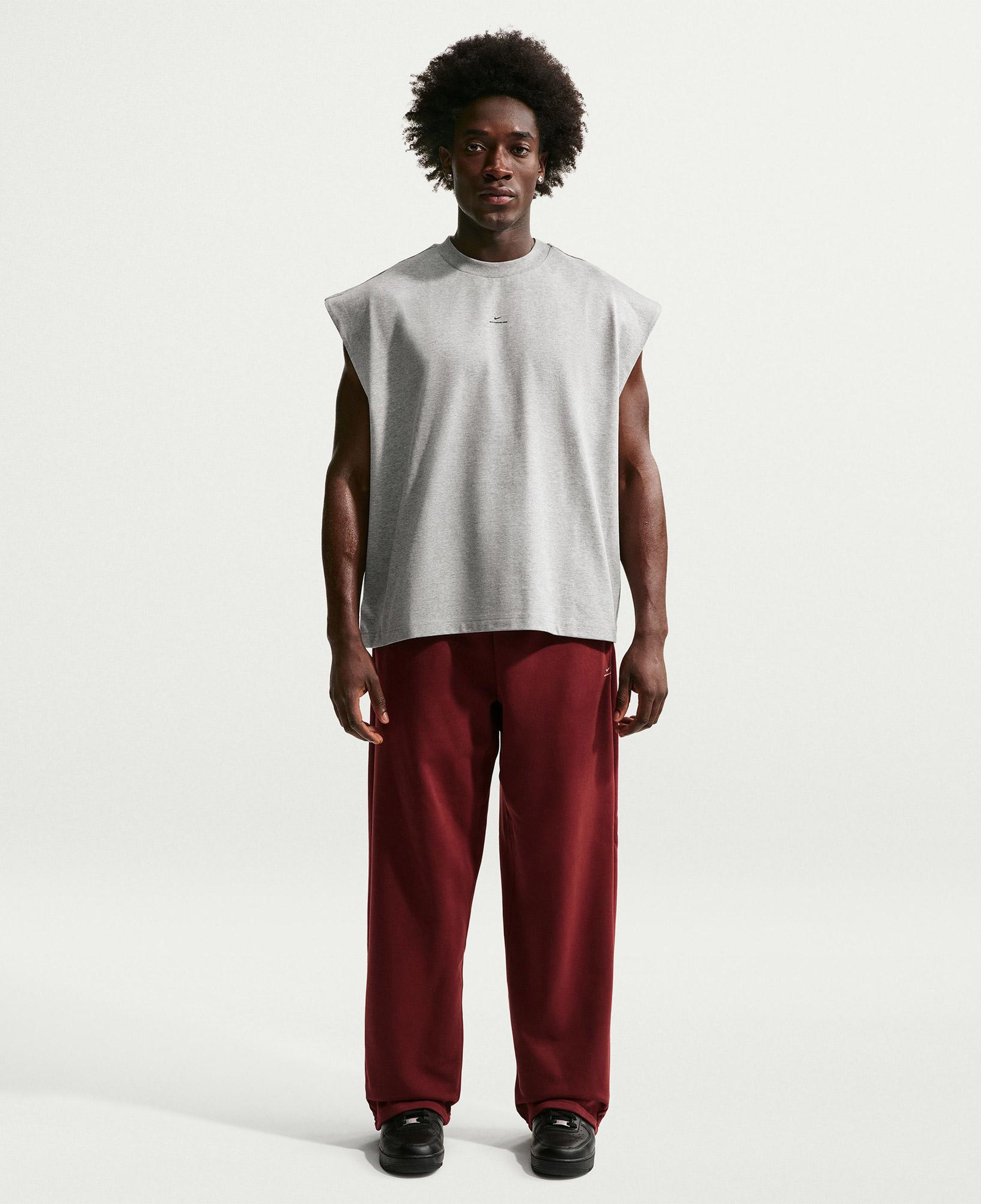 Nike Standard Issue Dri-Fit Erkek Gri Kolsuz T-Shirt