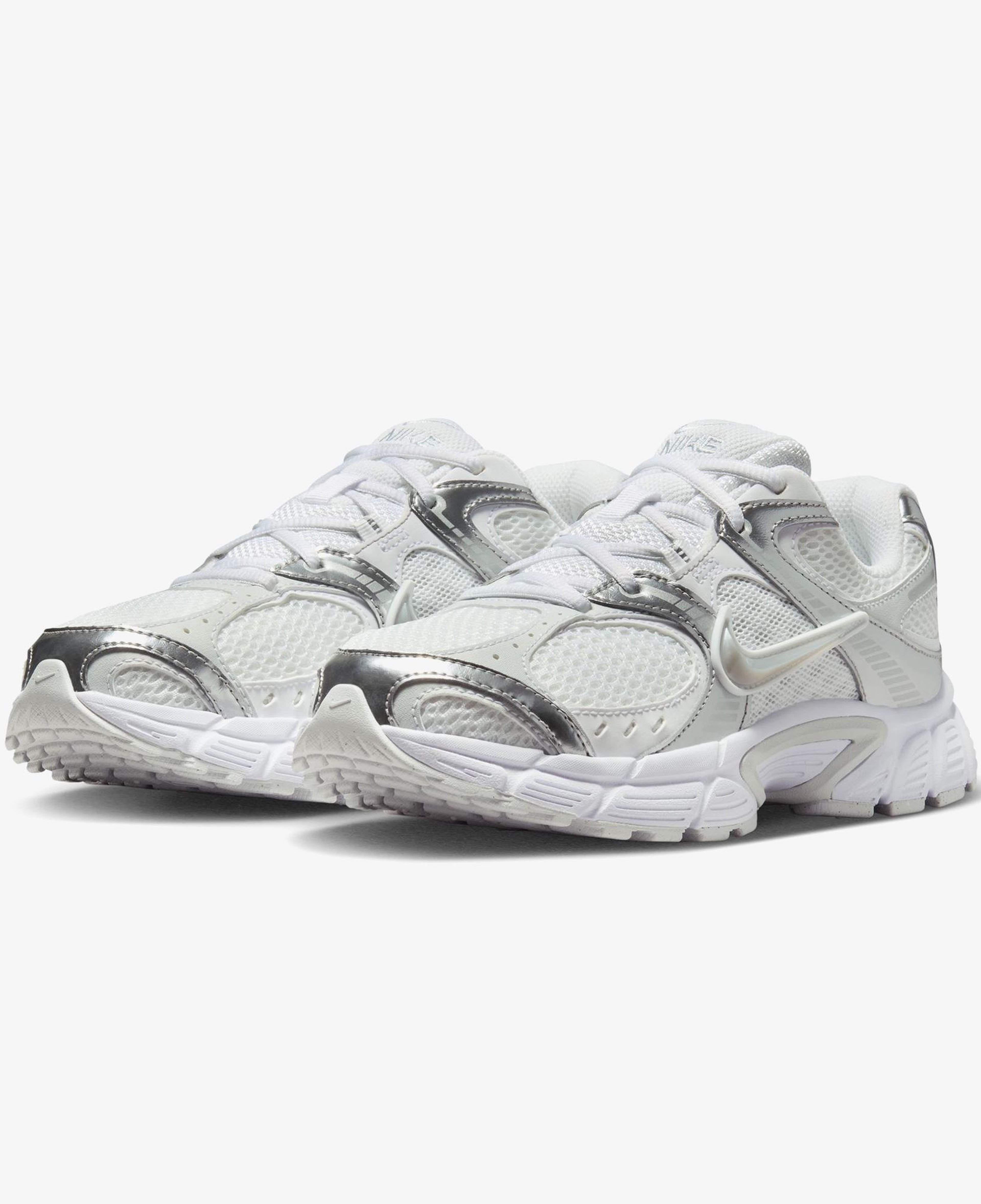 Nike V5 RNR Kadın Gri Spor Ayakkabı