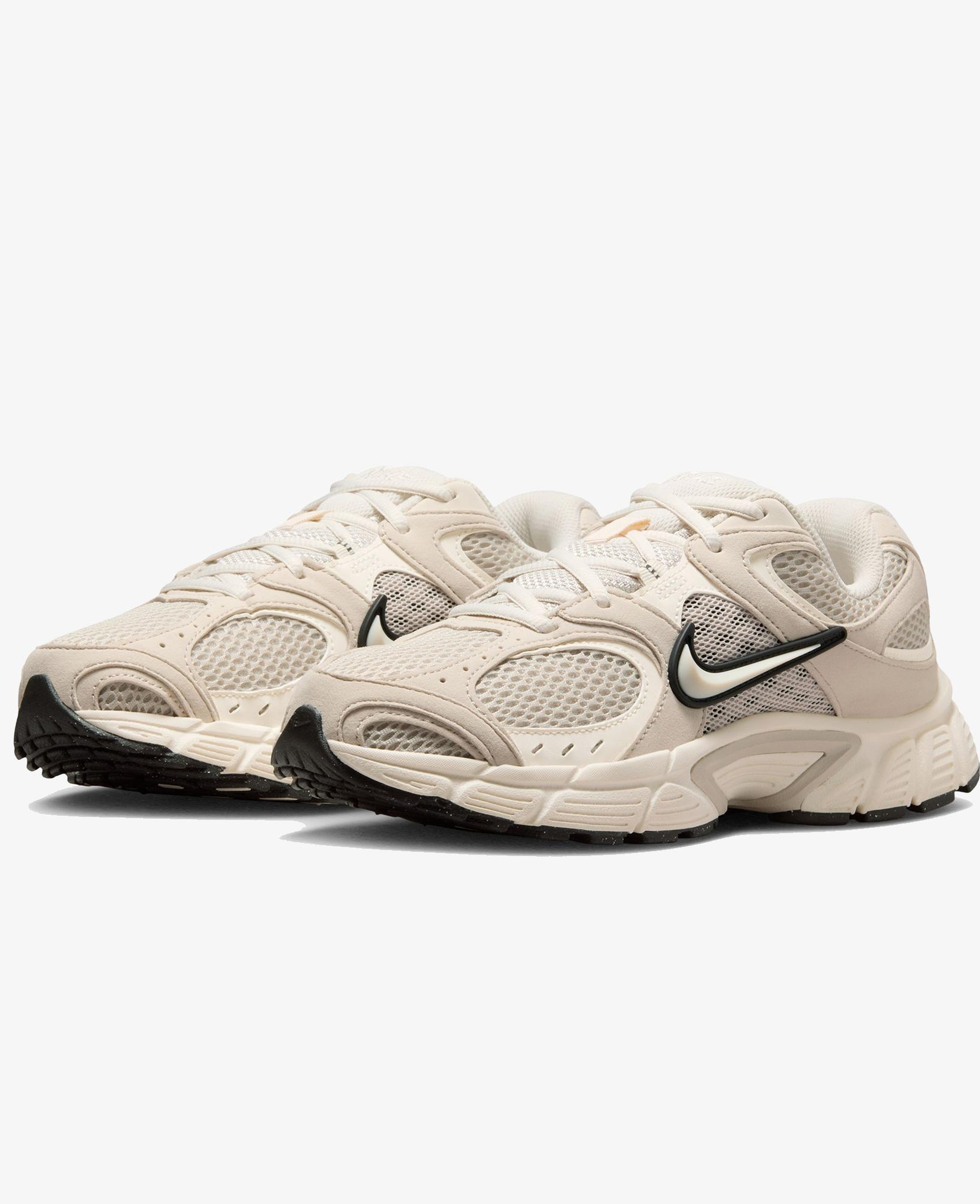 Nike V5 RNR Kadın Krem Rengi Spor Ayakkabı