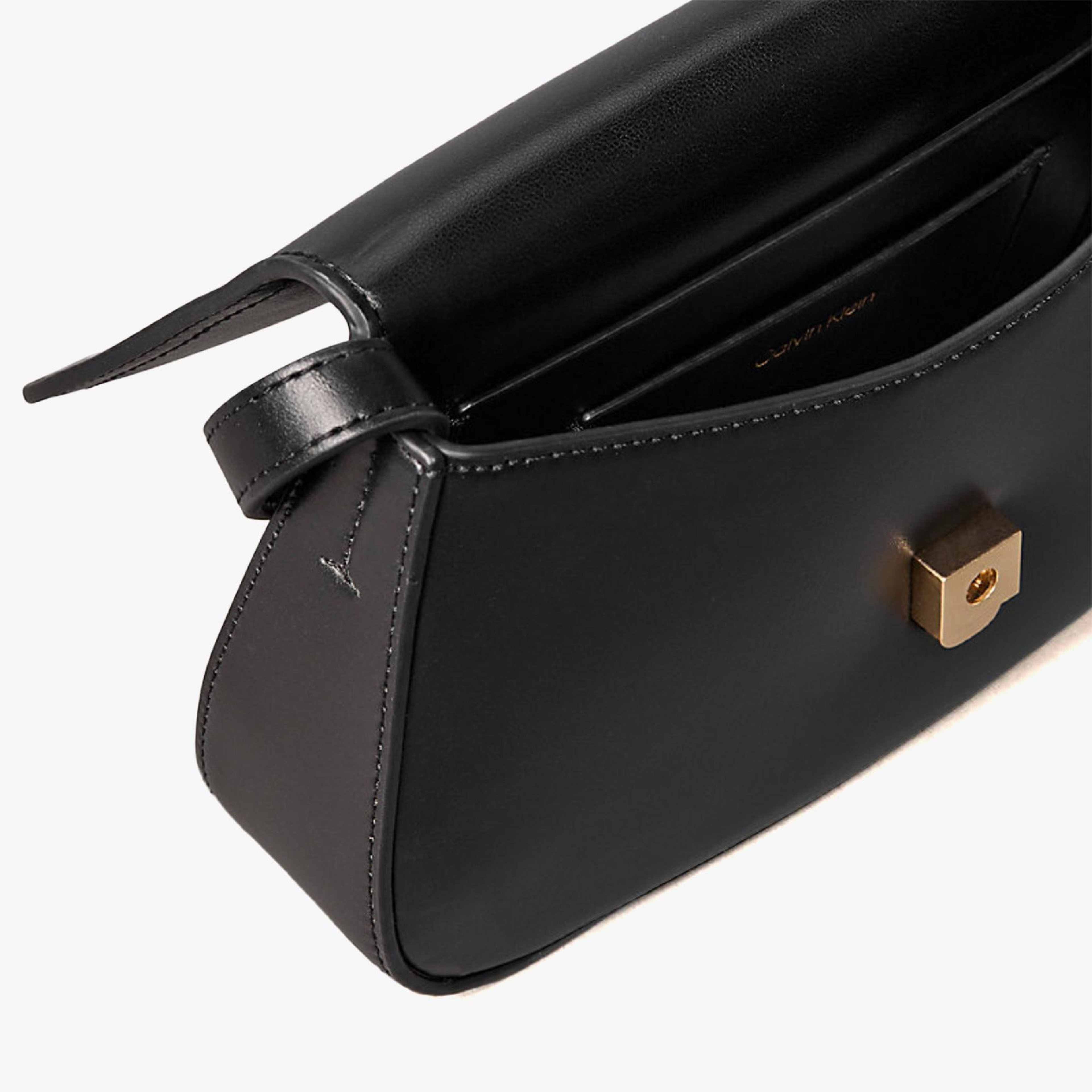 Calvin Klein Flap Camera Kadın Siyah Çapraz Çanta