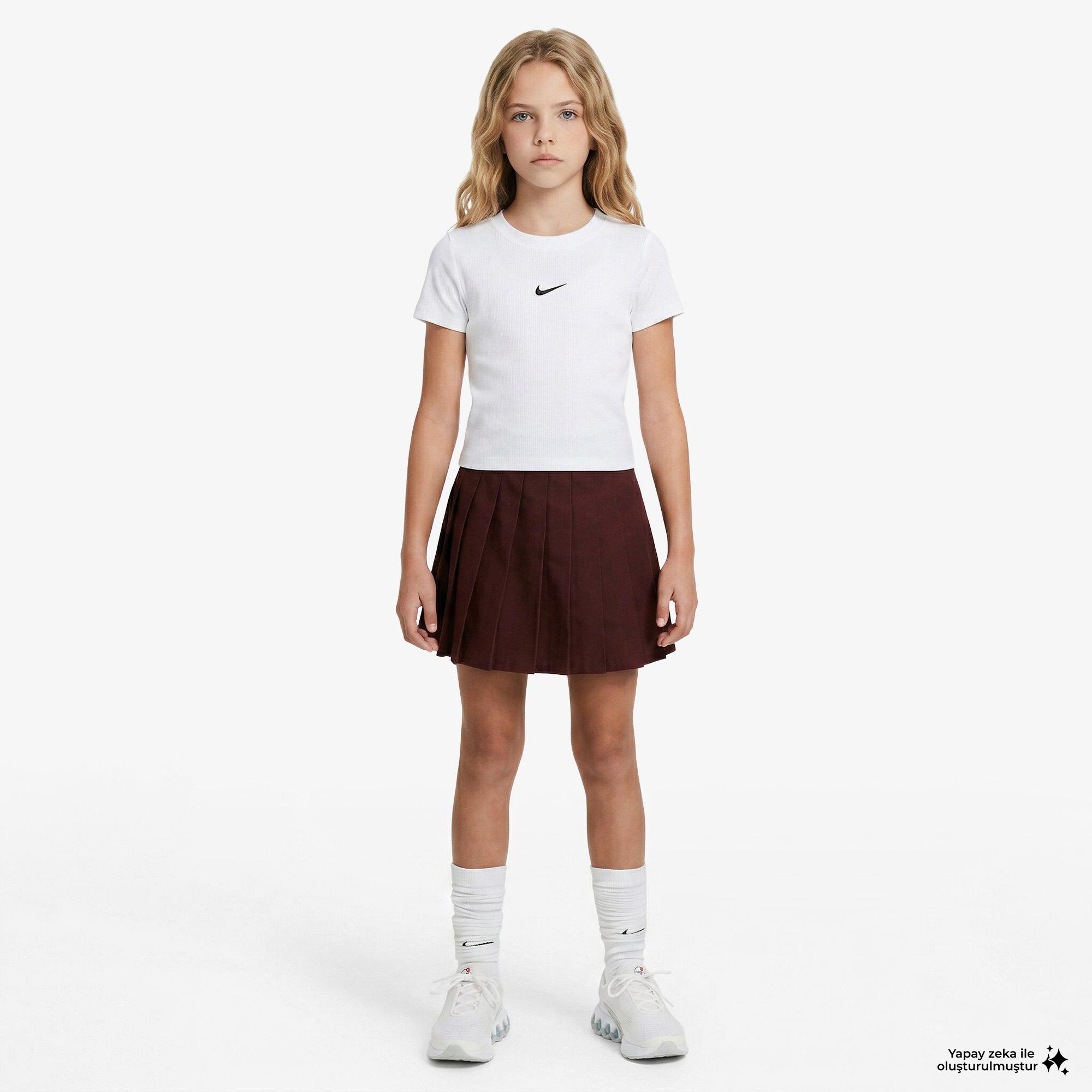 Nike Sportswear Çocuk Beyaz Crop T-Shirt