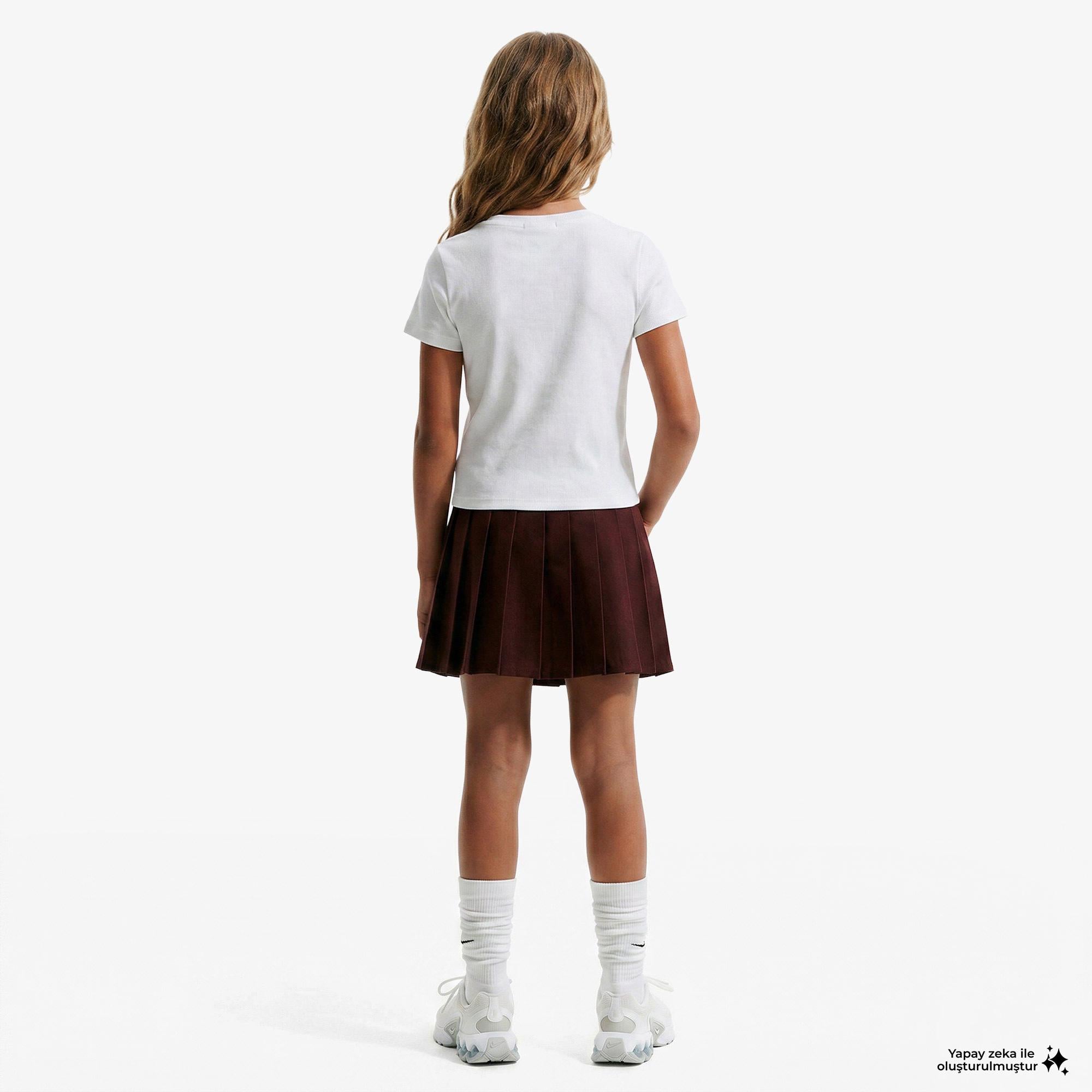 Nike Sportswear Çocuk Beyaz Crop T-Shirt