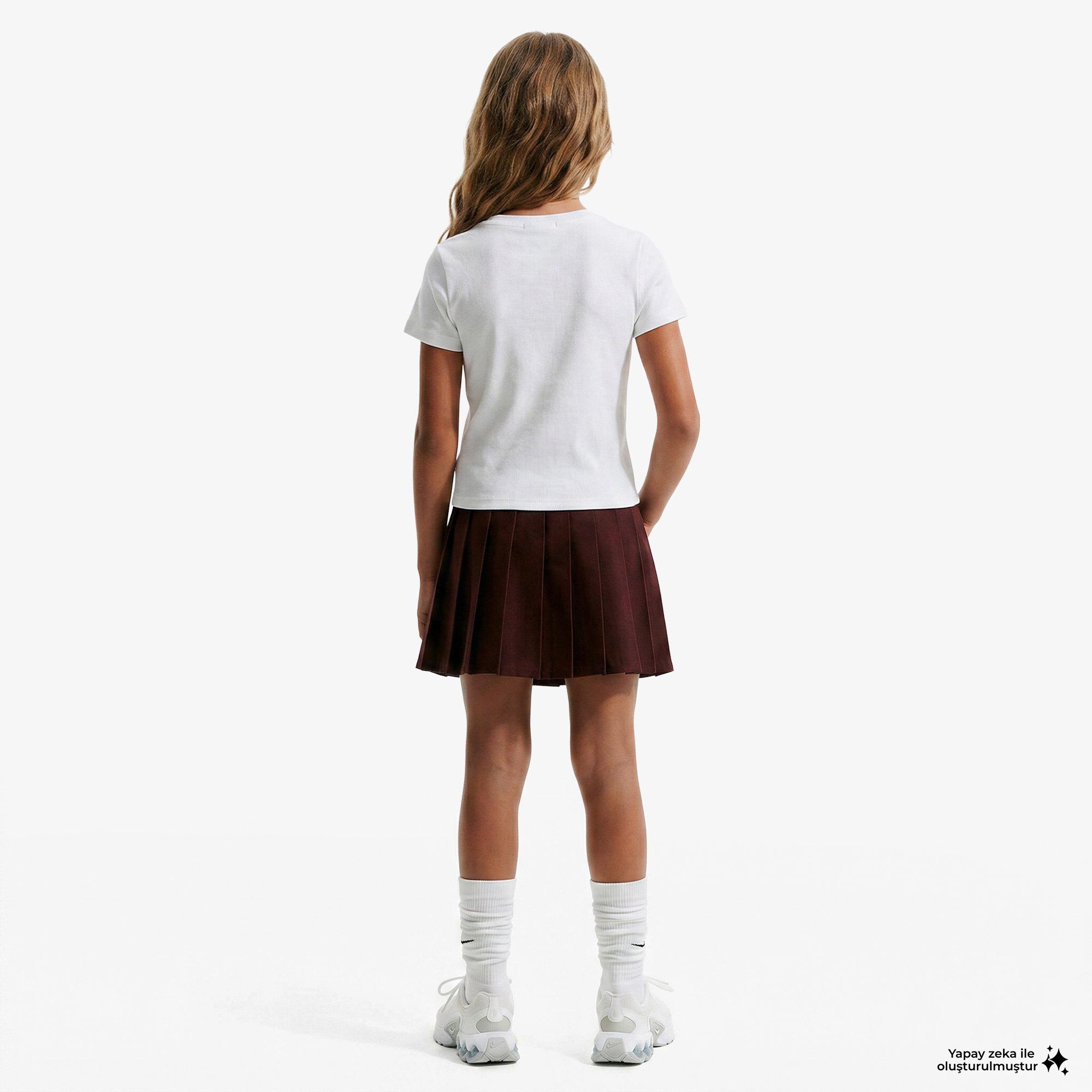 Nike Sportswear Çocuk Beyaz Crop T-Shirt