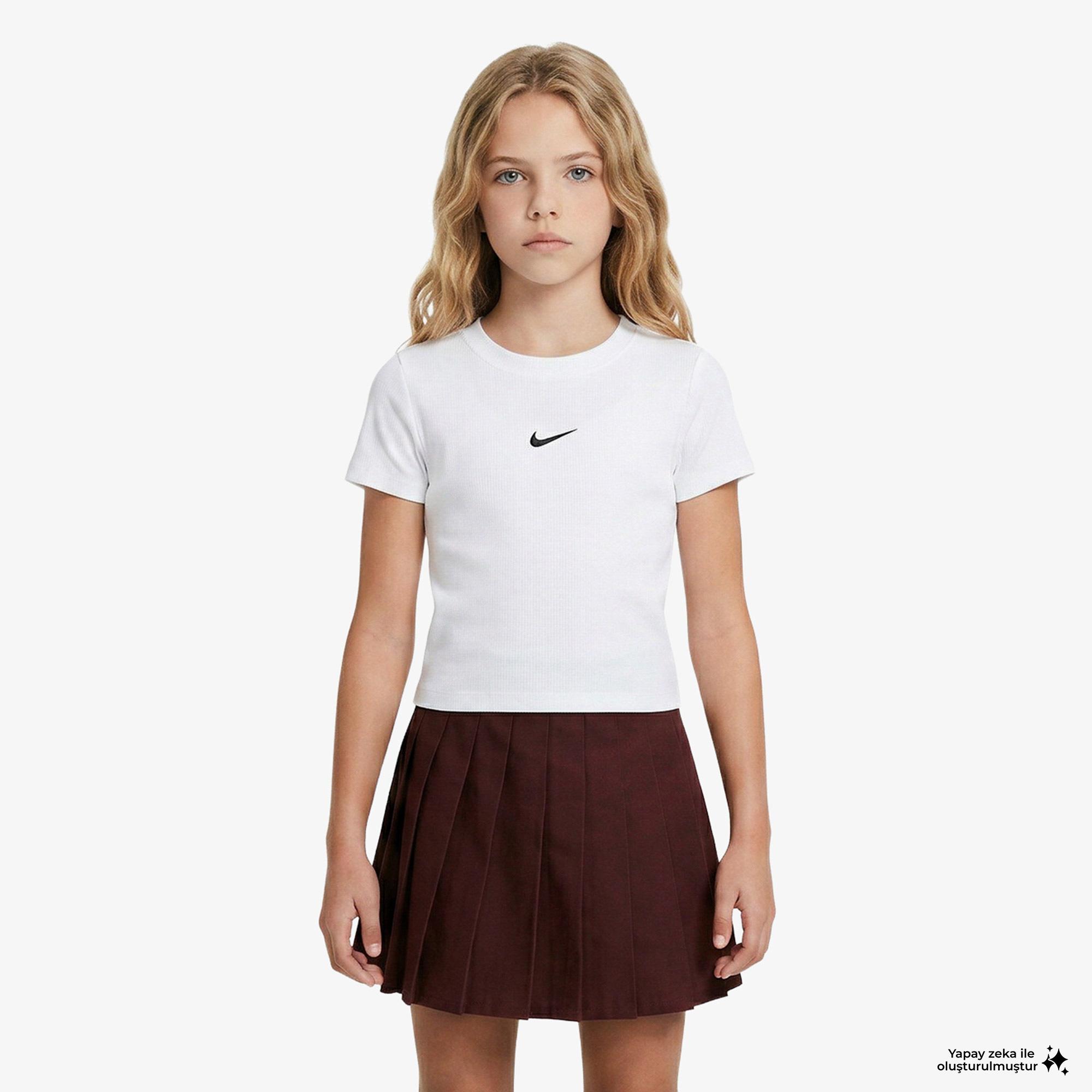 Nike Sportswear Çocuk Beyaz Crop T-Shirt