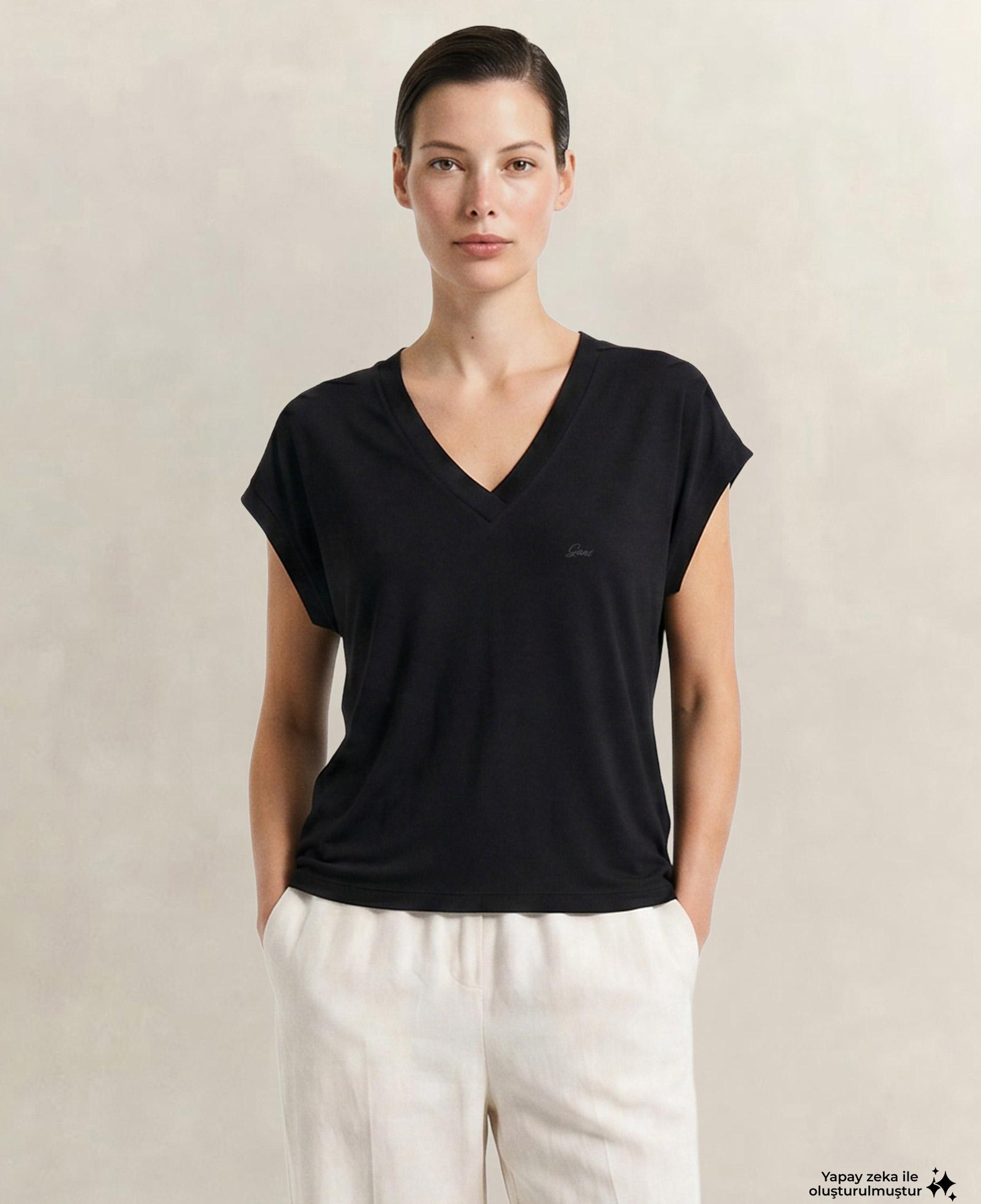 GANT Kadın Siyah V Yaka Regular Fit T-Shirt