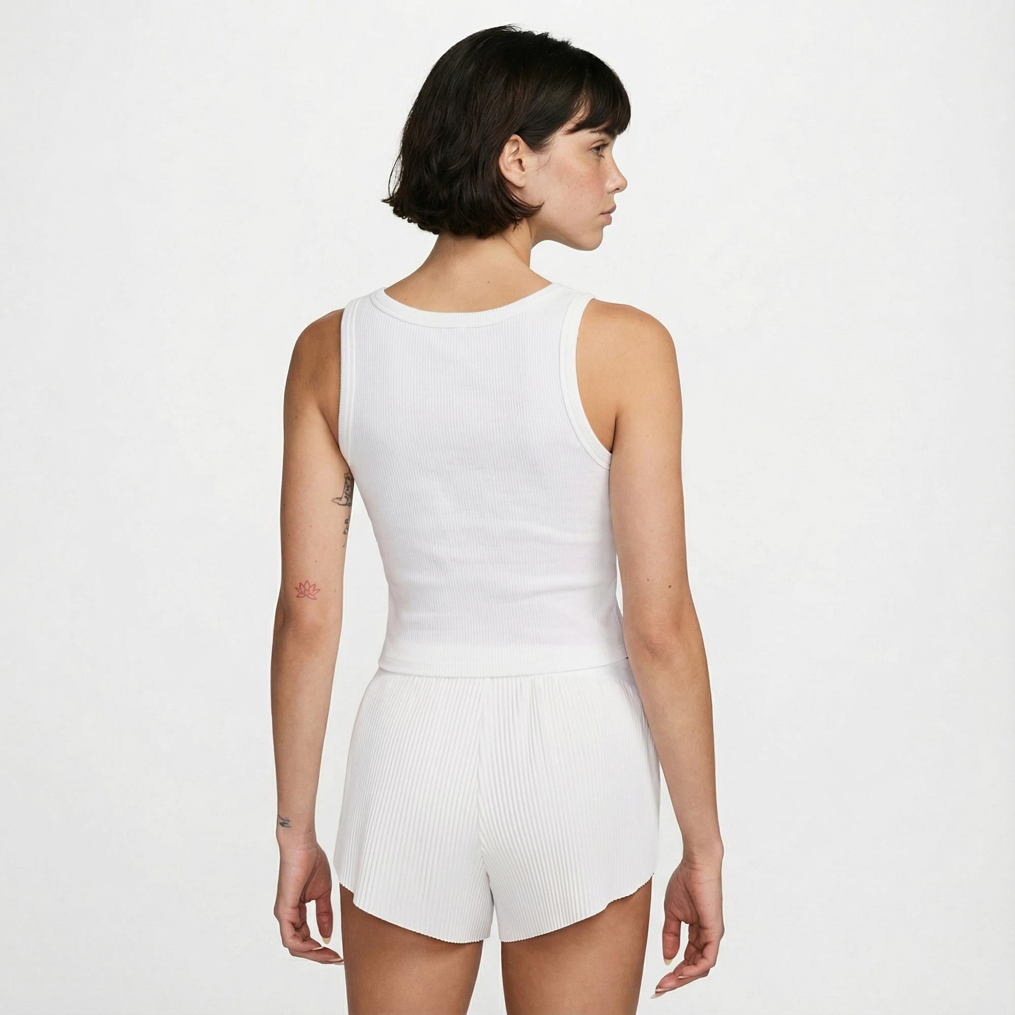 Nike AeroSwift Dri-Fit Adventure Kadın Beyaz Crop T-Shirt