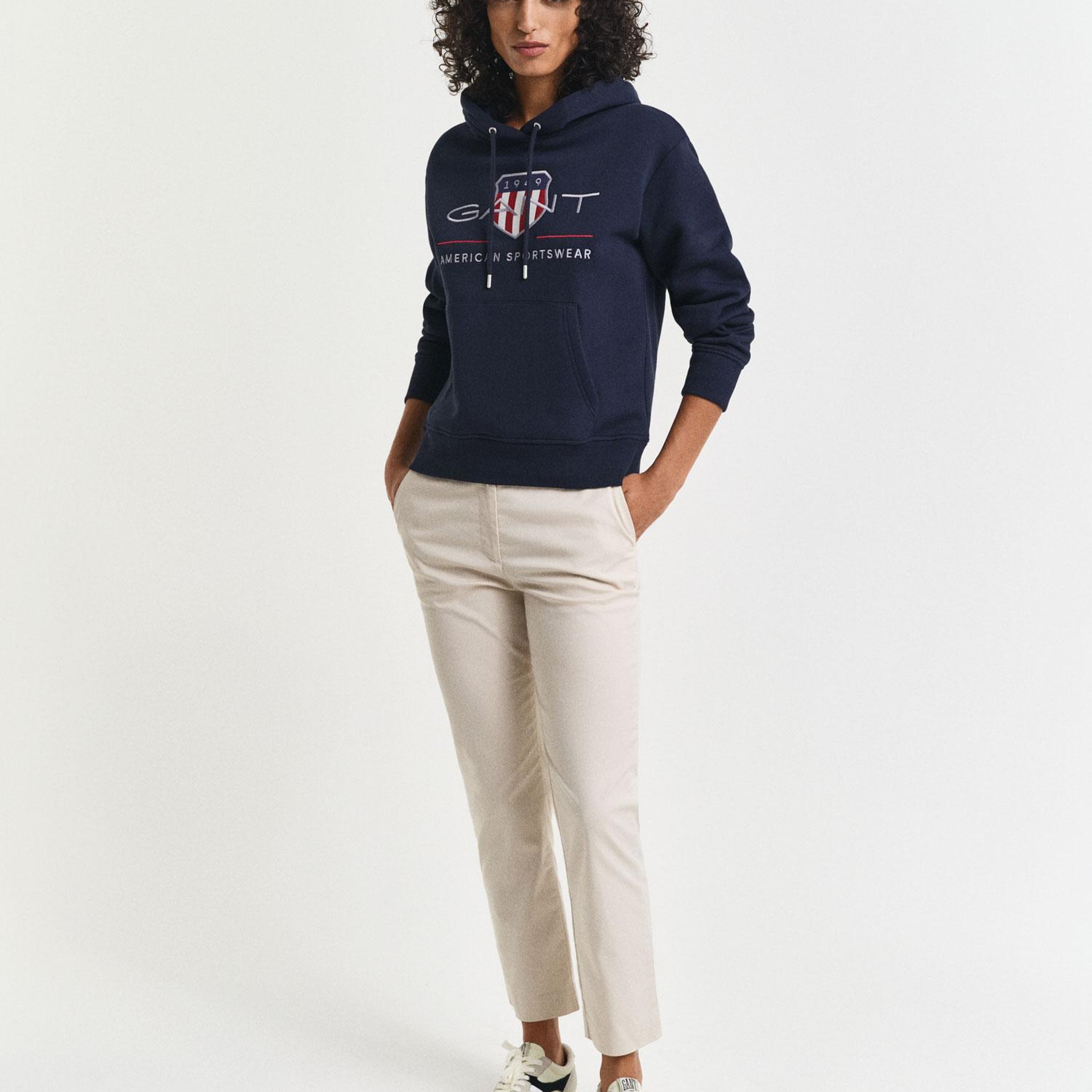 GANT Kadın Lacivert Relaxed Fit Kapüşonlu Logolu Sweatshirt