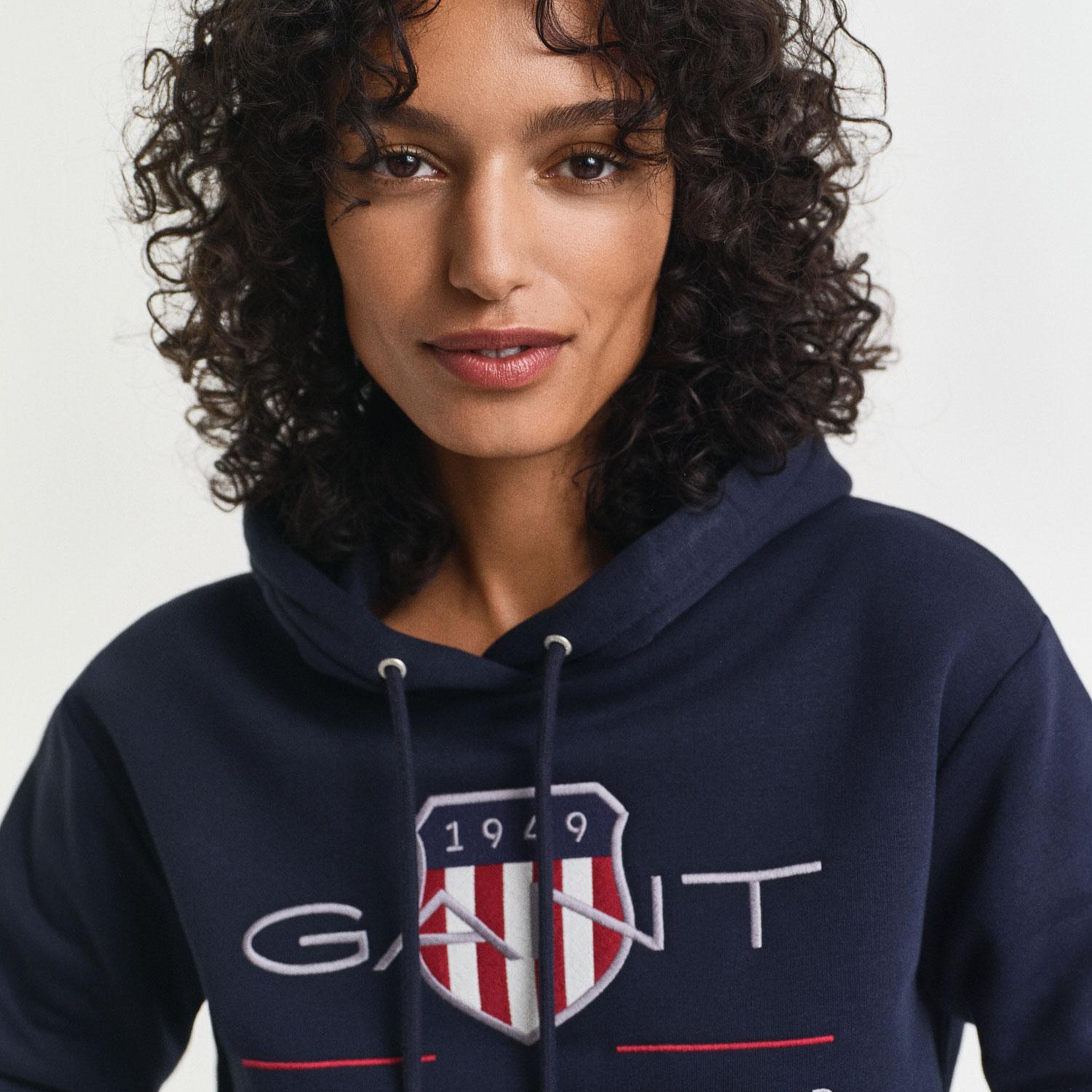 GANT Kadın Lacivert Relaxed Fit Kapüşonlu Logolu Sweatshirt