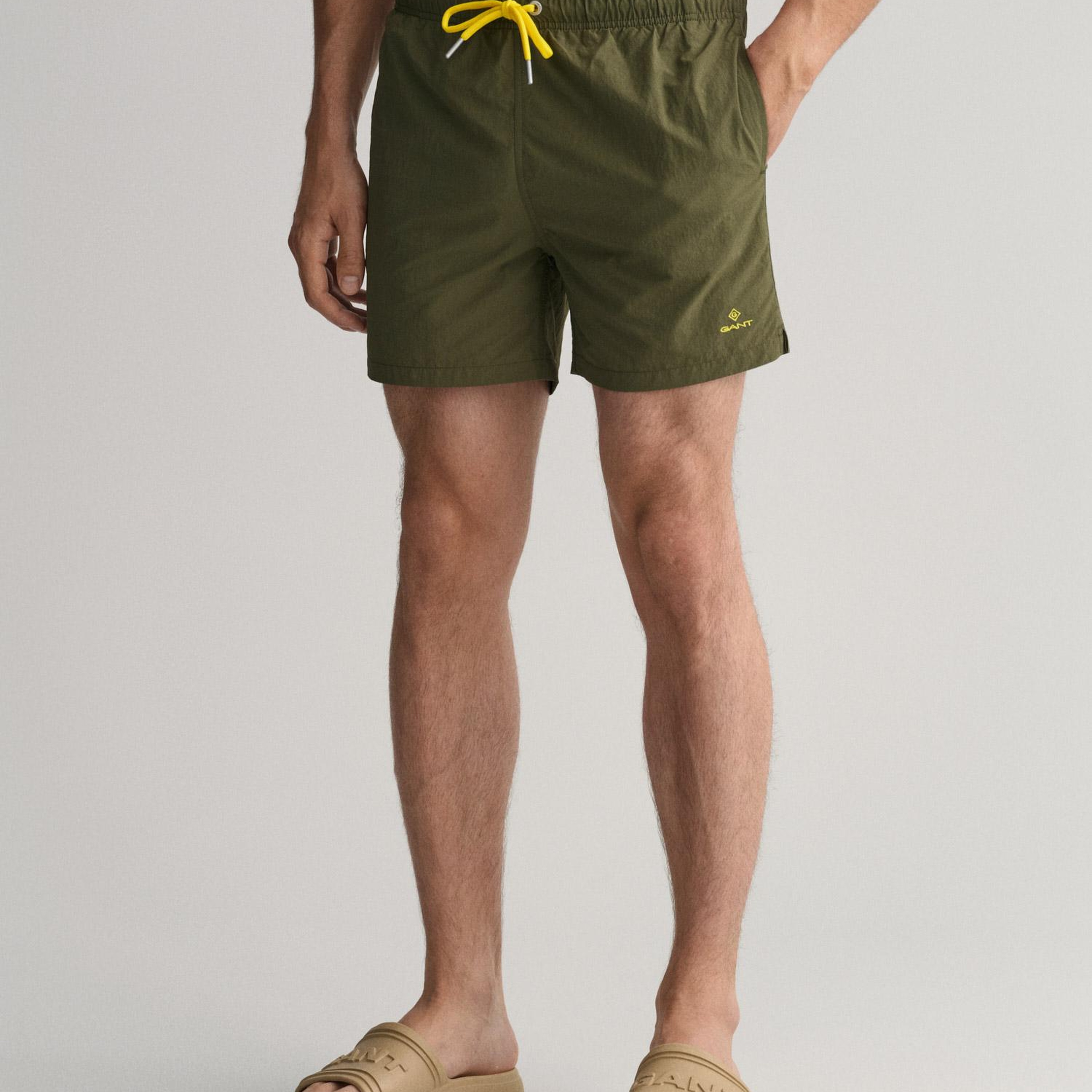GANT Erkek Yeşil Classic Fit Deniz Şortu