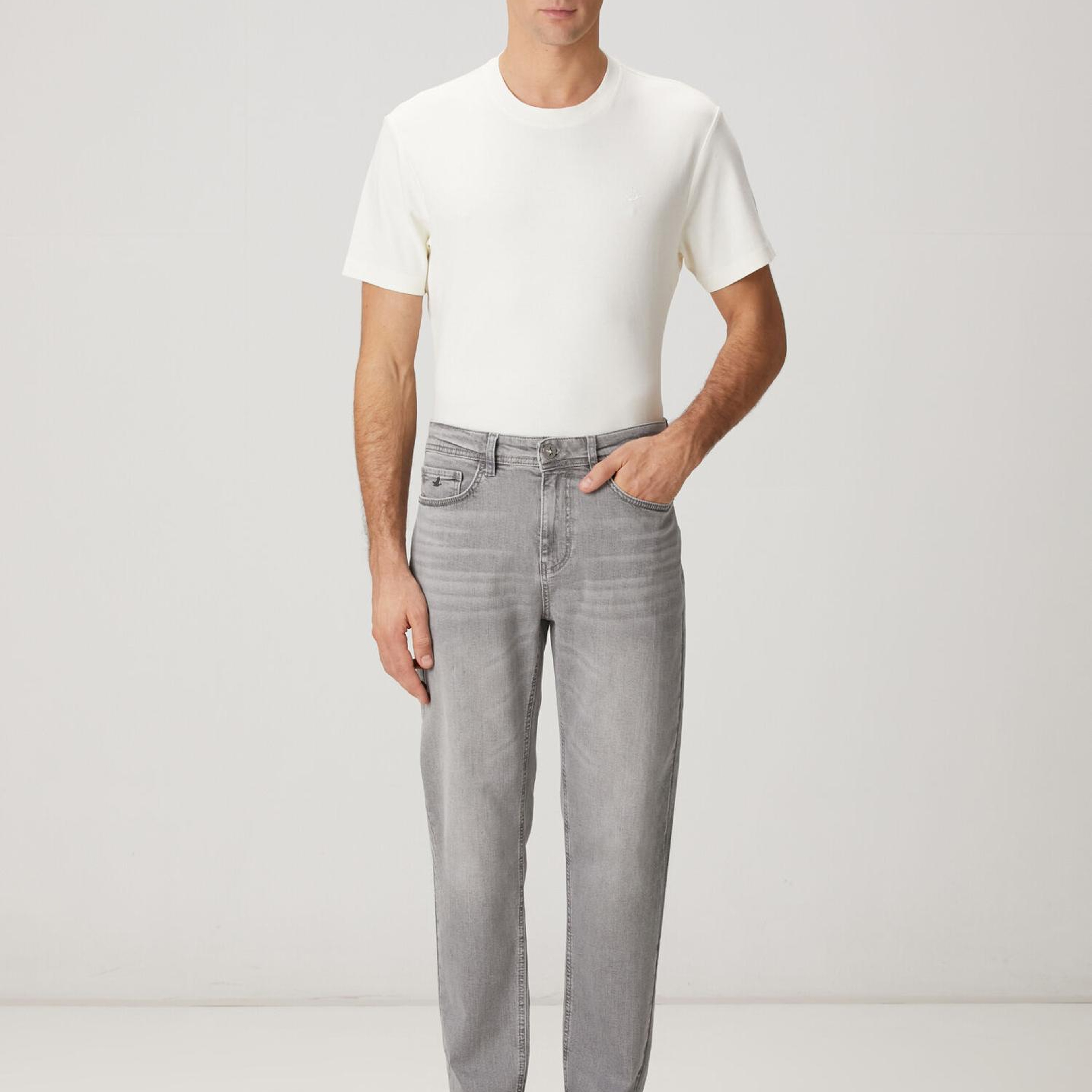 Beymen Club Erkek Tapered Fit Gri Yıkamalı Jean Pantolon