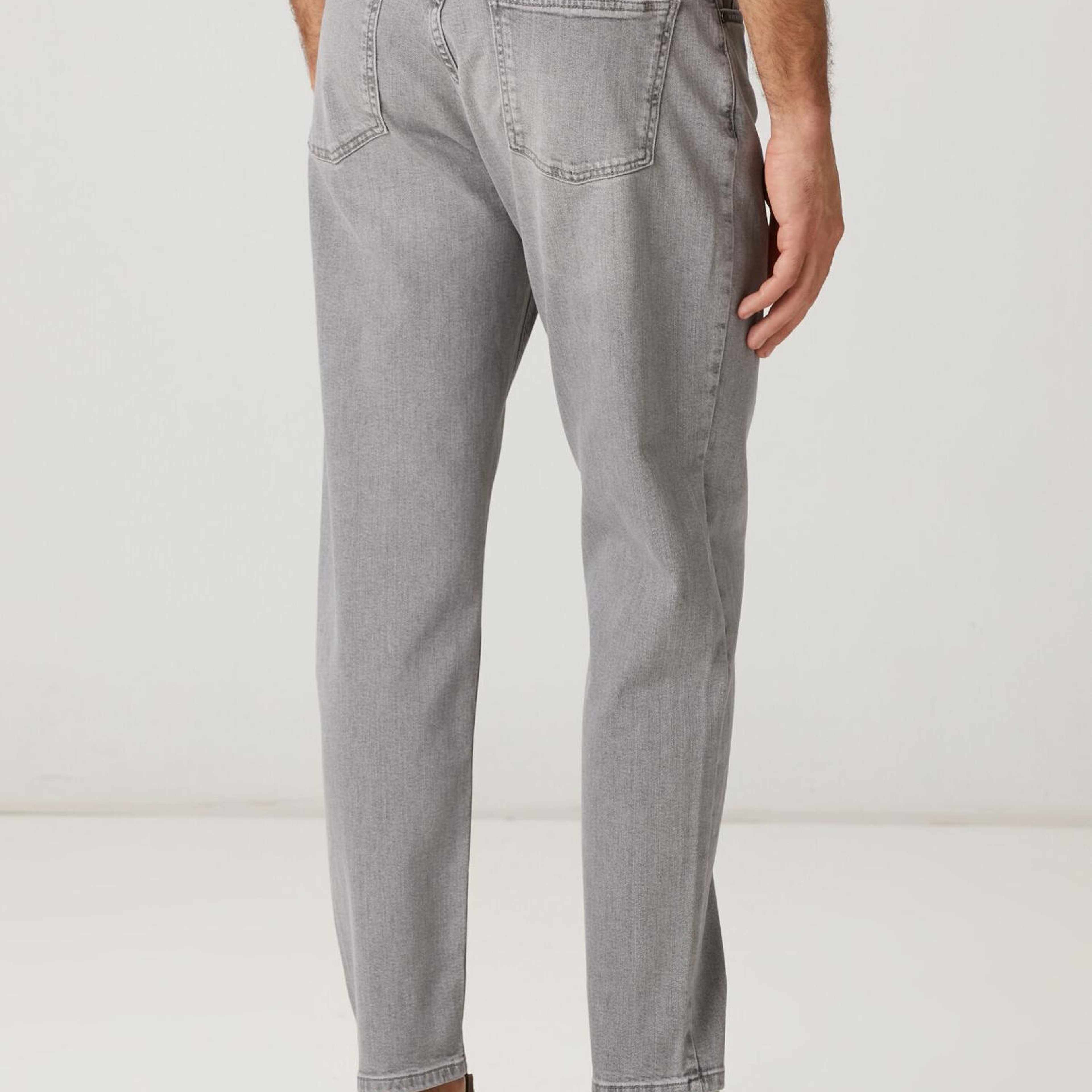 Beymen Club Erkek Tapered Fit Gri Yıkamalı Jean Pantolon